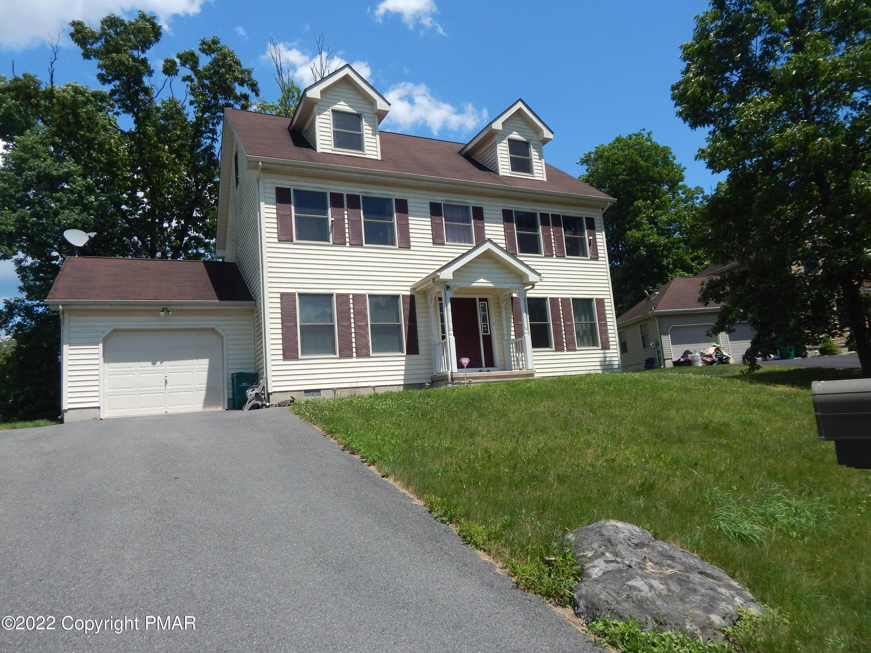3. Single Family Homes for Sale at 7 Hannah Ct East Stroudsburg, Pennsylvania 18301 United States