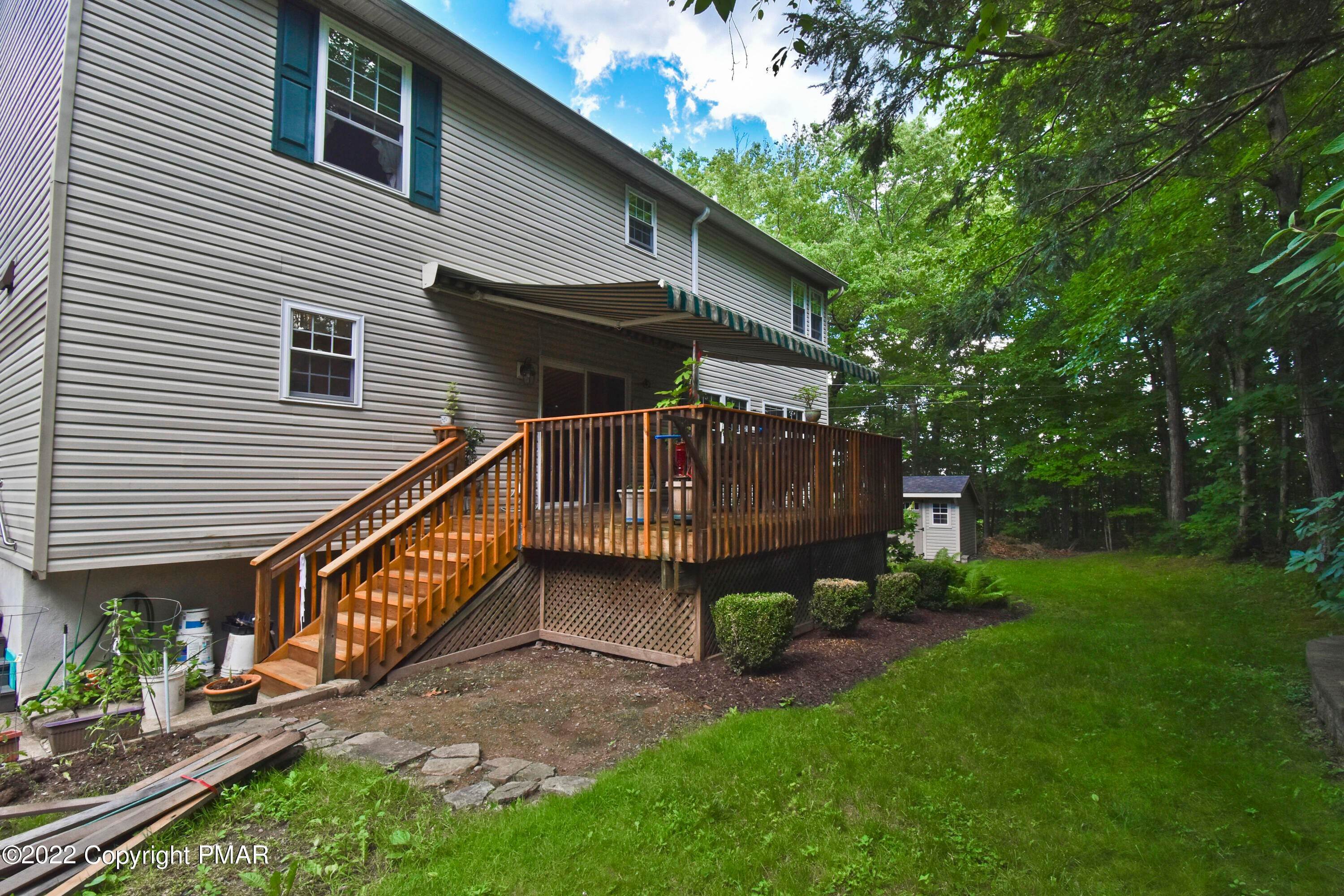 38. Single Family Homes for Sale at 163 Johns Lane Tannersville, Pennsylvania 18372 United States