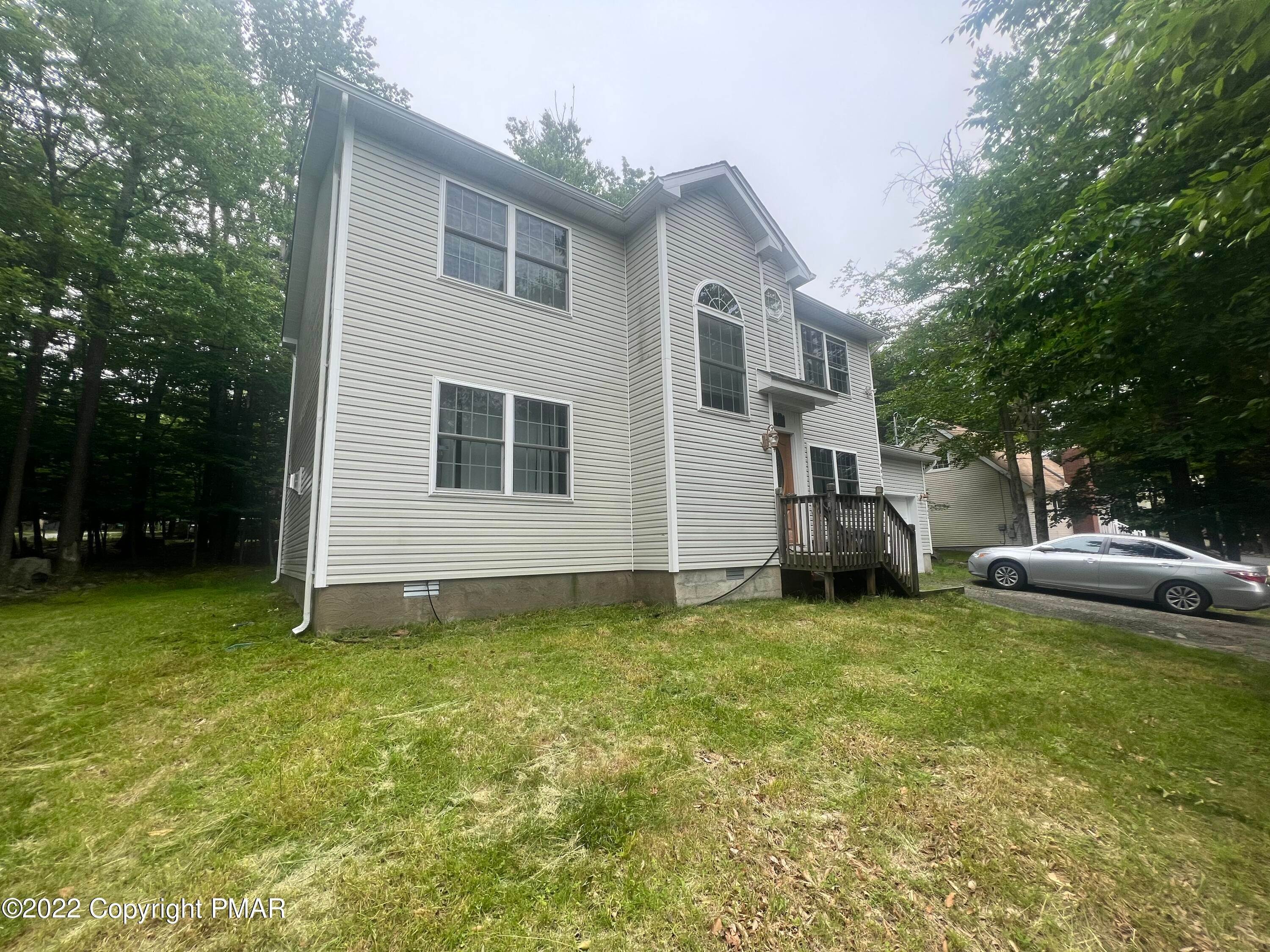 4. Single Family Homes for Sale at 8070 Red Squirrel Drive Tobyhanna, Pennsylvania 18466 United States