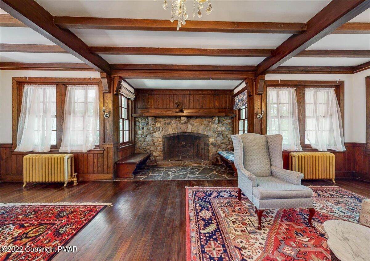 17. Single Family Homes for Sale at 24 Summit Ave Pocono Manor, Pennsylvania 18349 United States