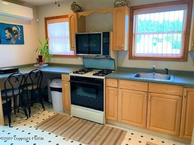 19. Single Family Homes for Sale at 8606 Marjorie Ln Stroudsburg, Pennsylvania 18360 United States