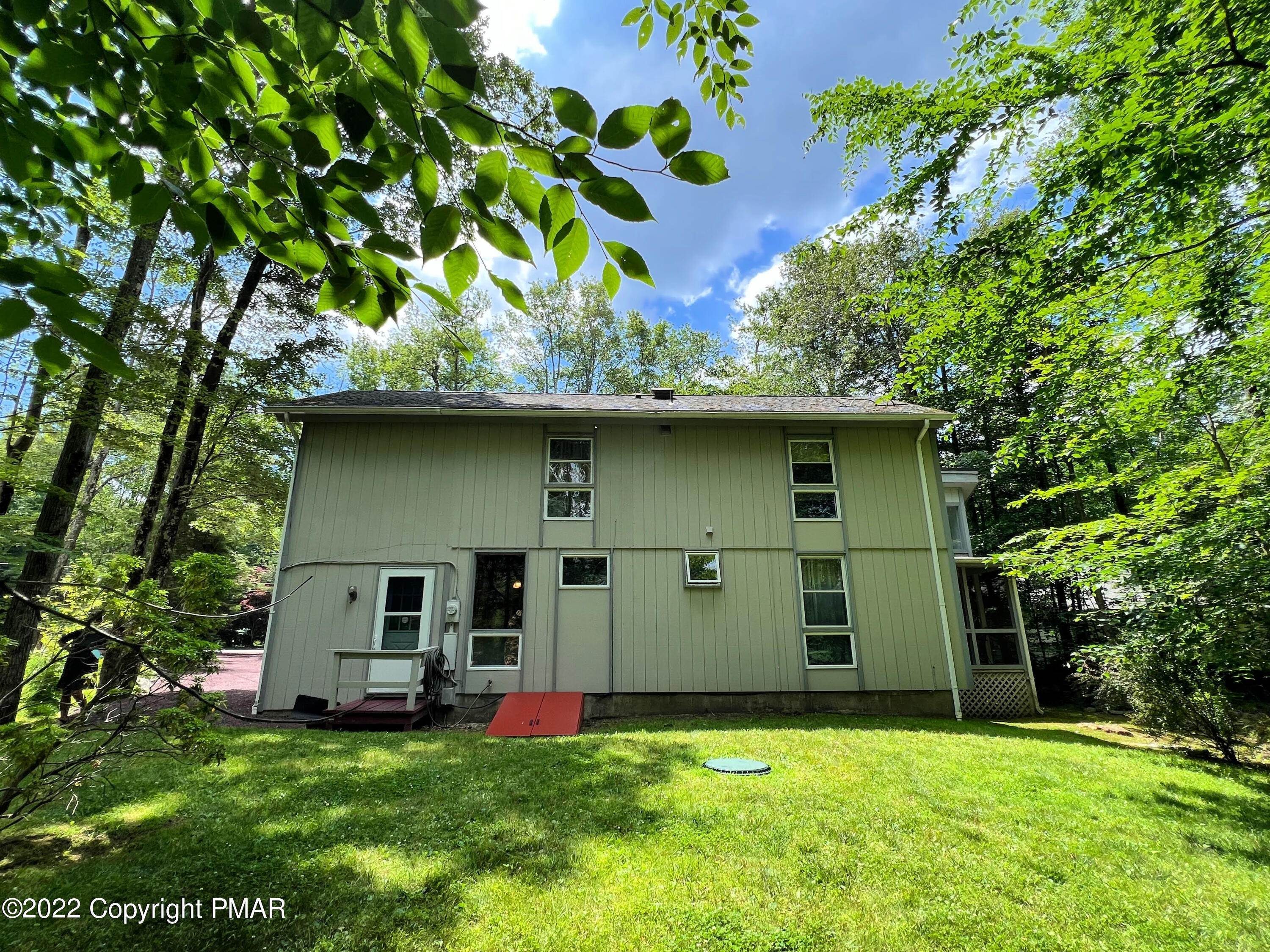 6. Single Family Homes for Sale at 283 Long View Ln Pocono Pines, Pennsylvania 18350 United States