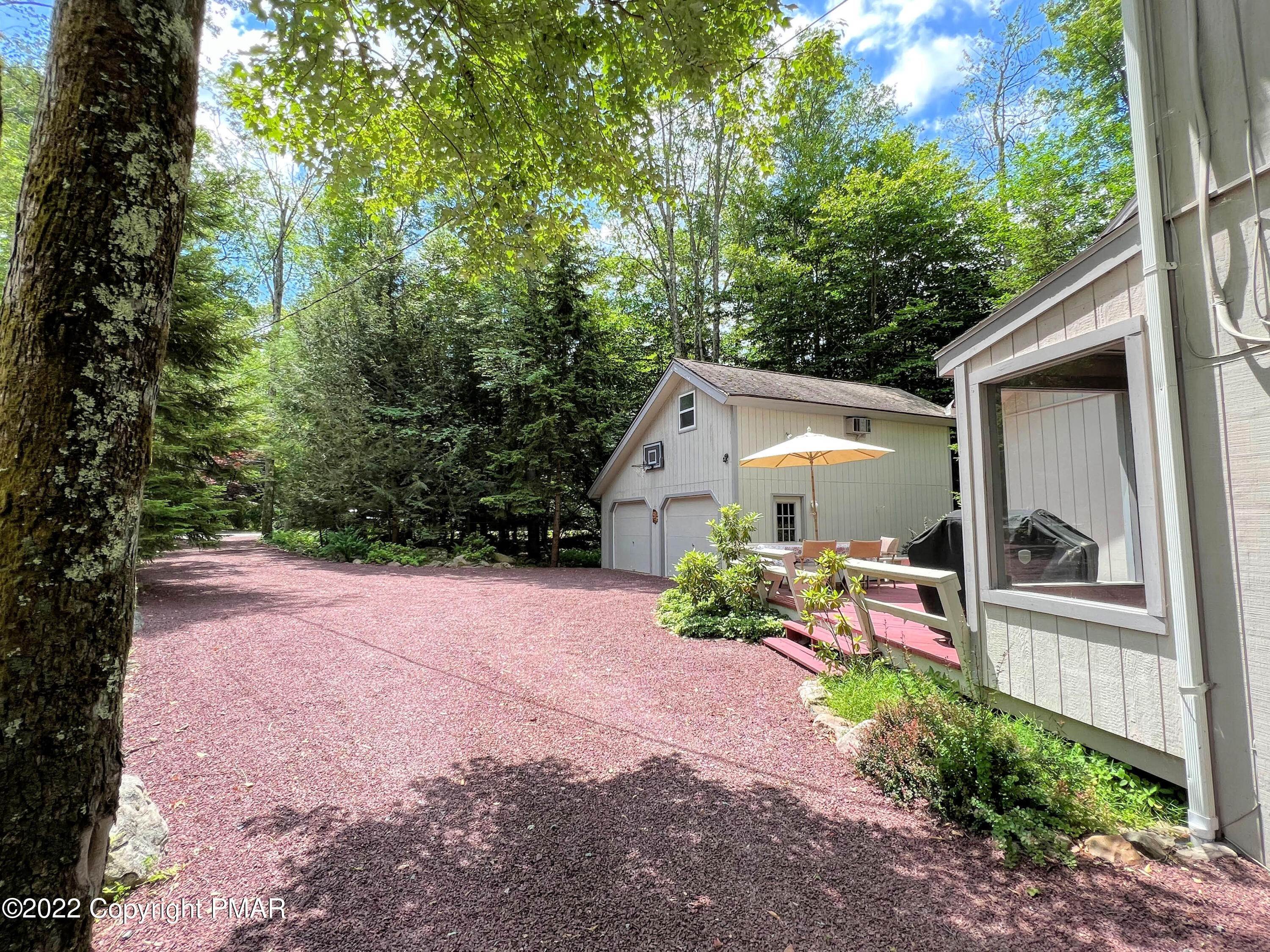 7. Single Family Homes for Sale at 283 Long View Ln Pocono Pines, Pennsylvania 18350 United States