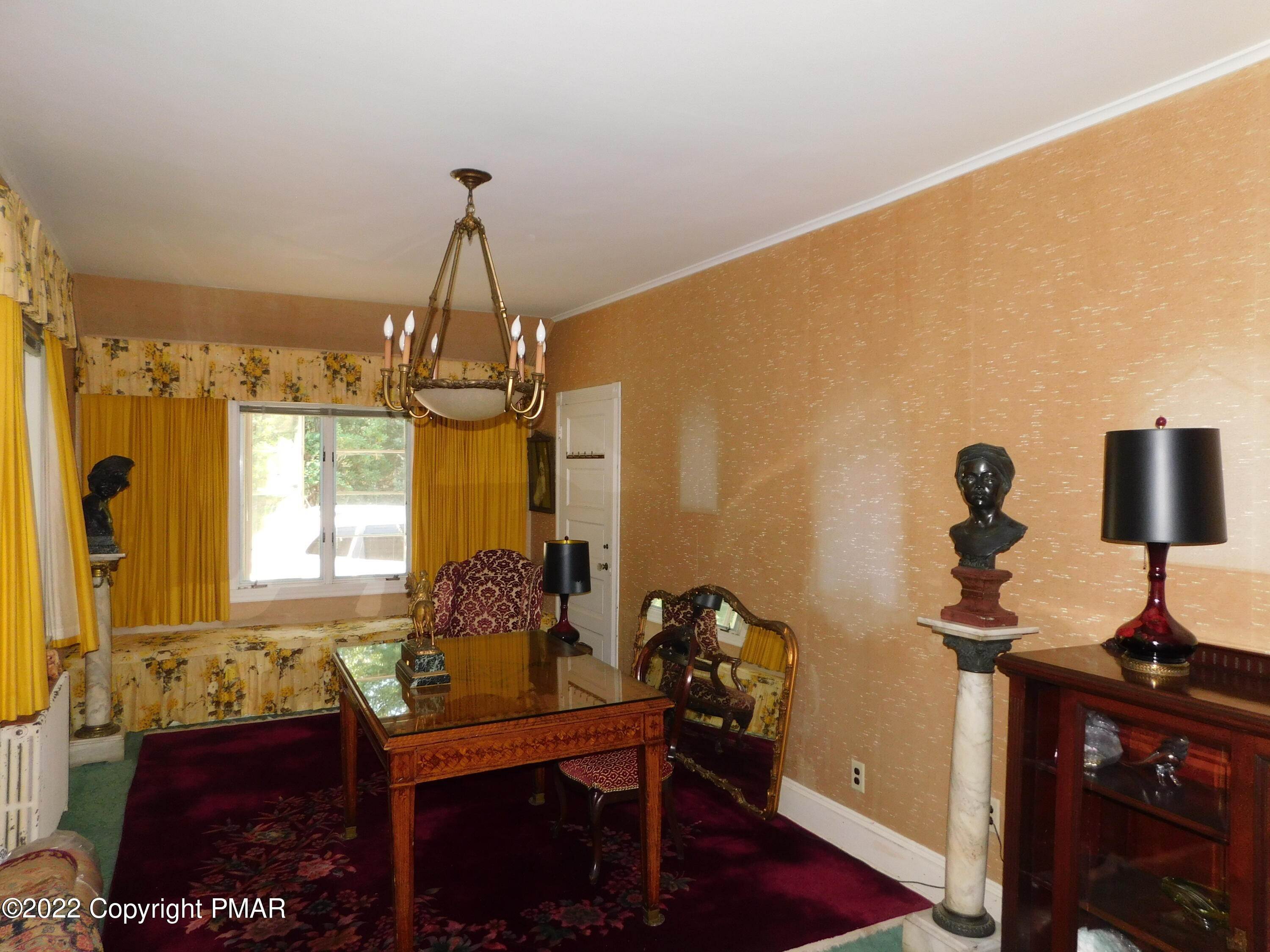 16. Single Family Homes for Sale at 111 Prospect Ave Mount Pocono, Pennsylvania 18344 United States