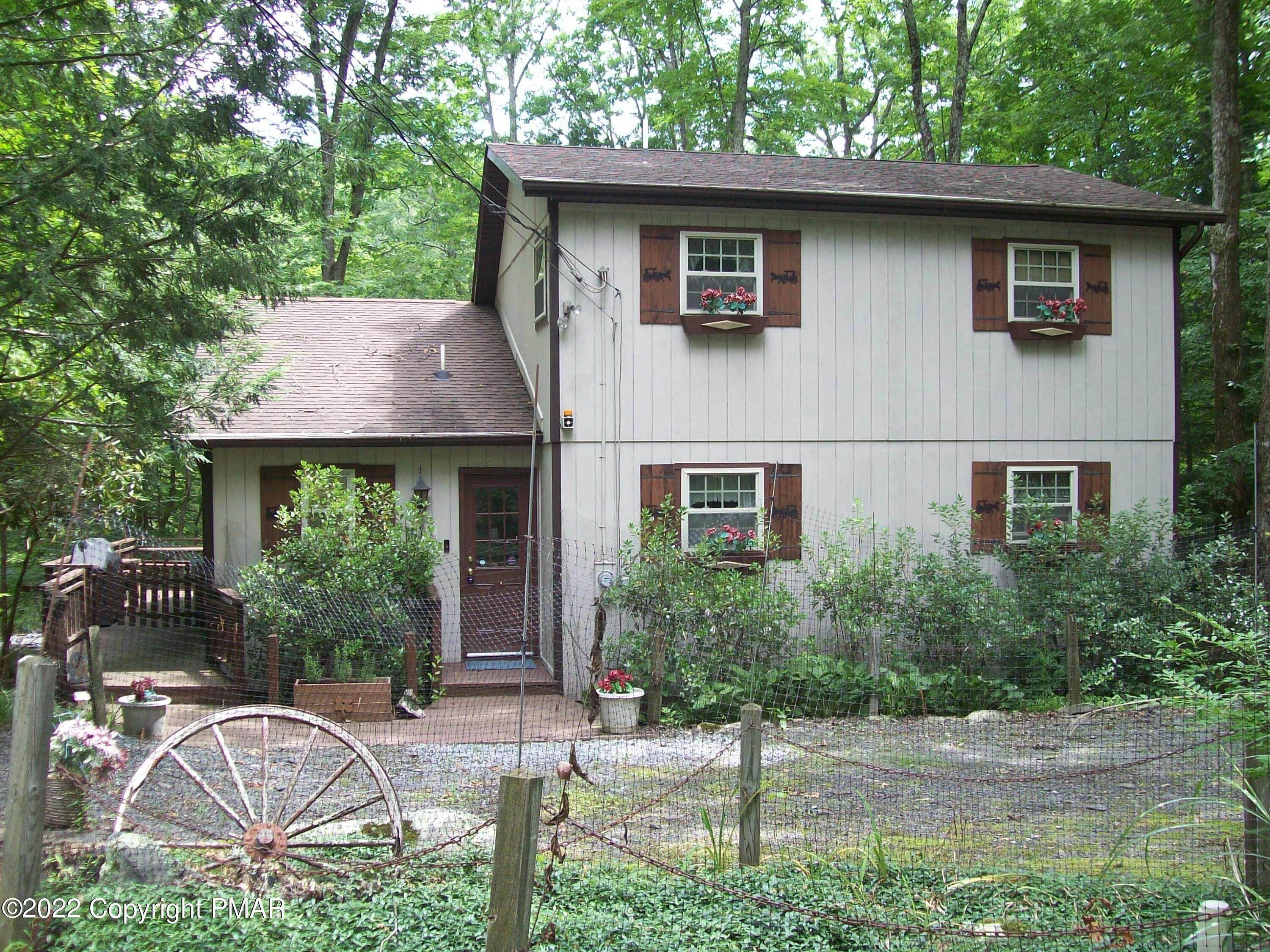 Single Family Homes for Sale at 5790 Decker Rd Bushkill, Pennsylvania 18324 United States