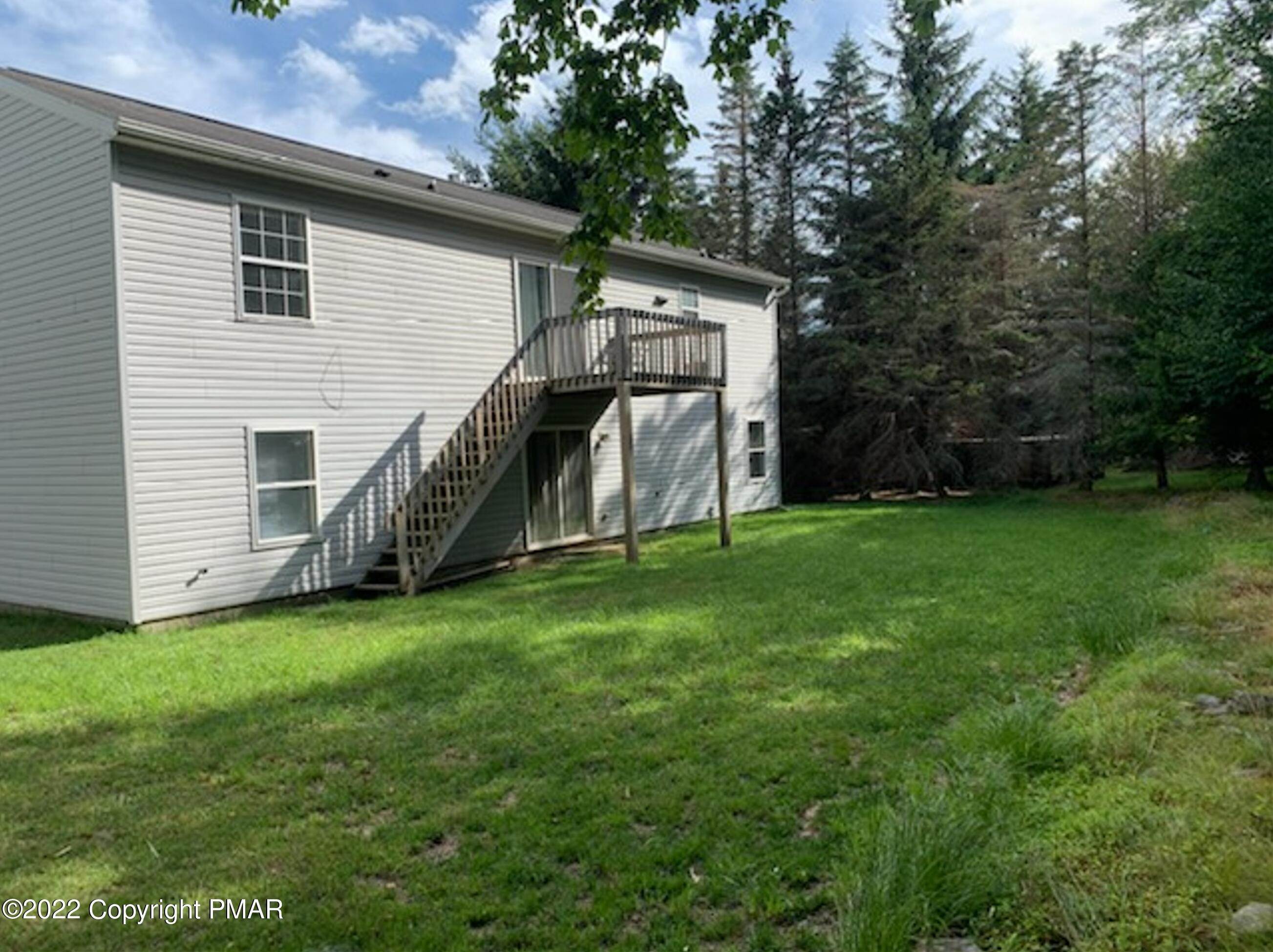 19. Single Family Homes for Sale at 6507 Runnymead Ln Tobyhanna, Pennsylvania 18466 United States