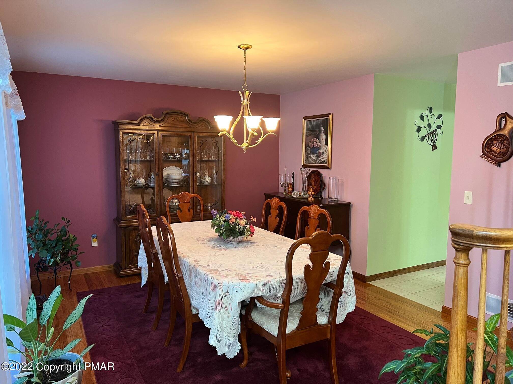 4. Single Family Homes for Sale at 514 Oakwood Ave Saylorsburg, Pennsylvania 18353 United States