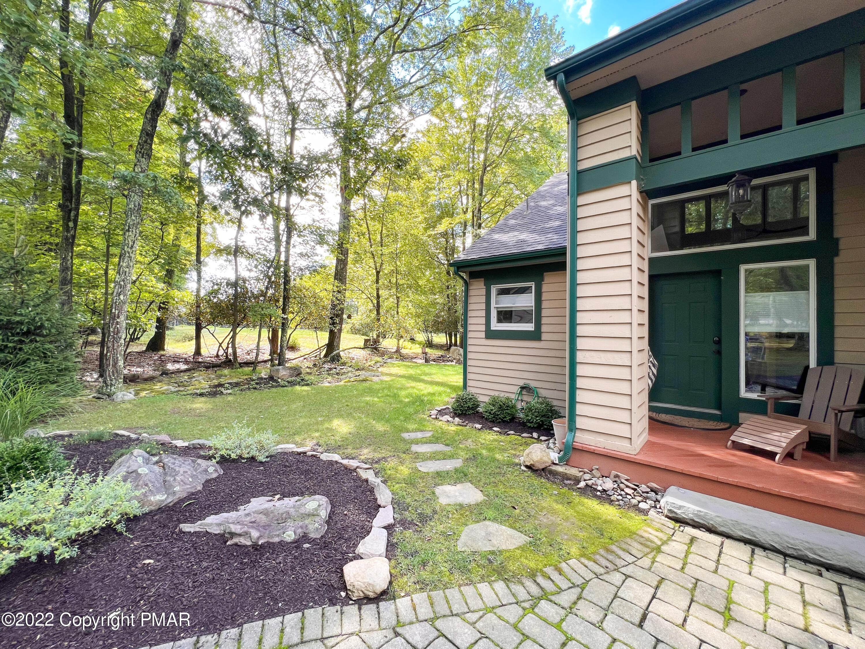 47. Single Family Homes for Sale at 119 Fox Run Rd Buck Hill Falls, Pennsylvania 18323 United States