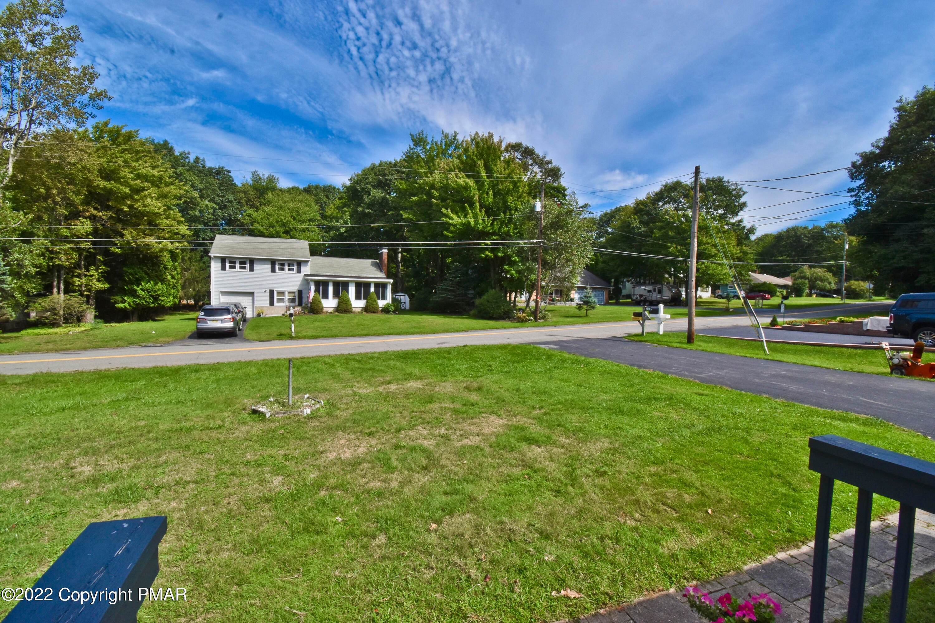 34. Single Family Homes for Sale at 237 Winona Road Mount Pocono, Pennsylvania 18344 United States