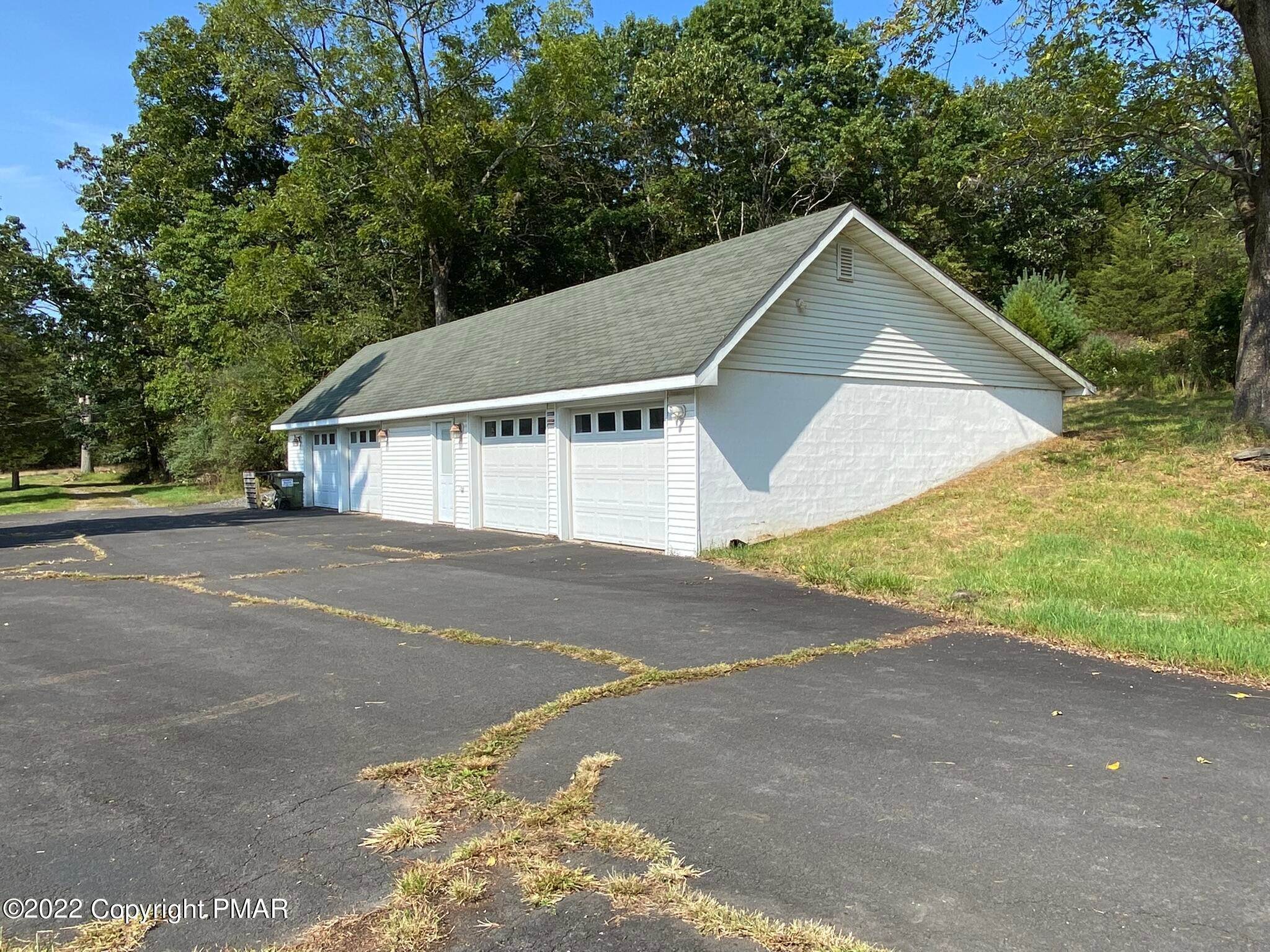 23. Single Family Homes for Sale at 51 Sellersville Dr East Stroudsburg, Pennsylvania 18302 United States