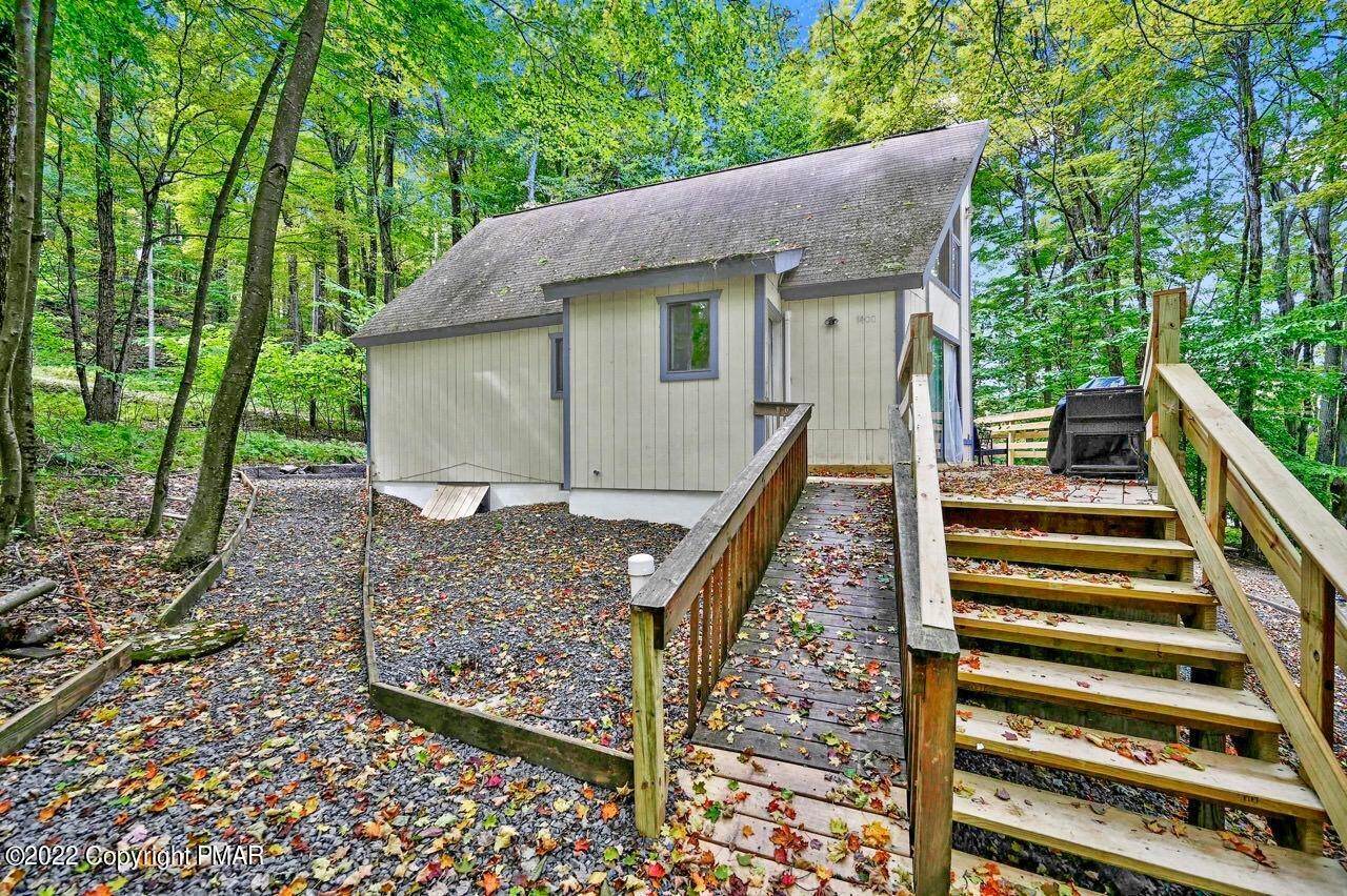 50. Single Family Homes for Sale at 1400 Lake Ln Pocono Lake, Pennsylvania 18347 United States