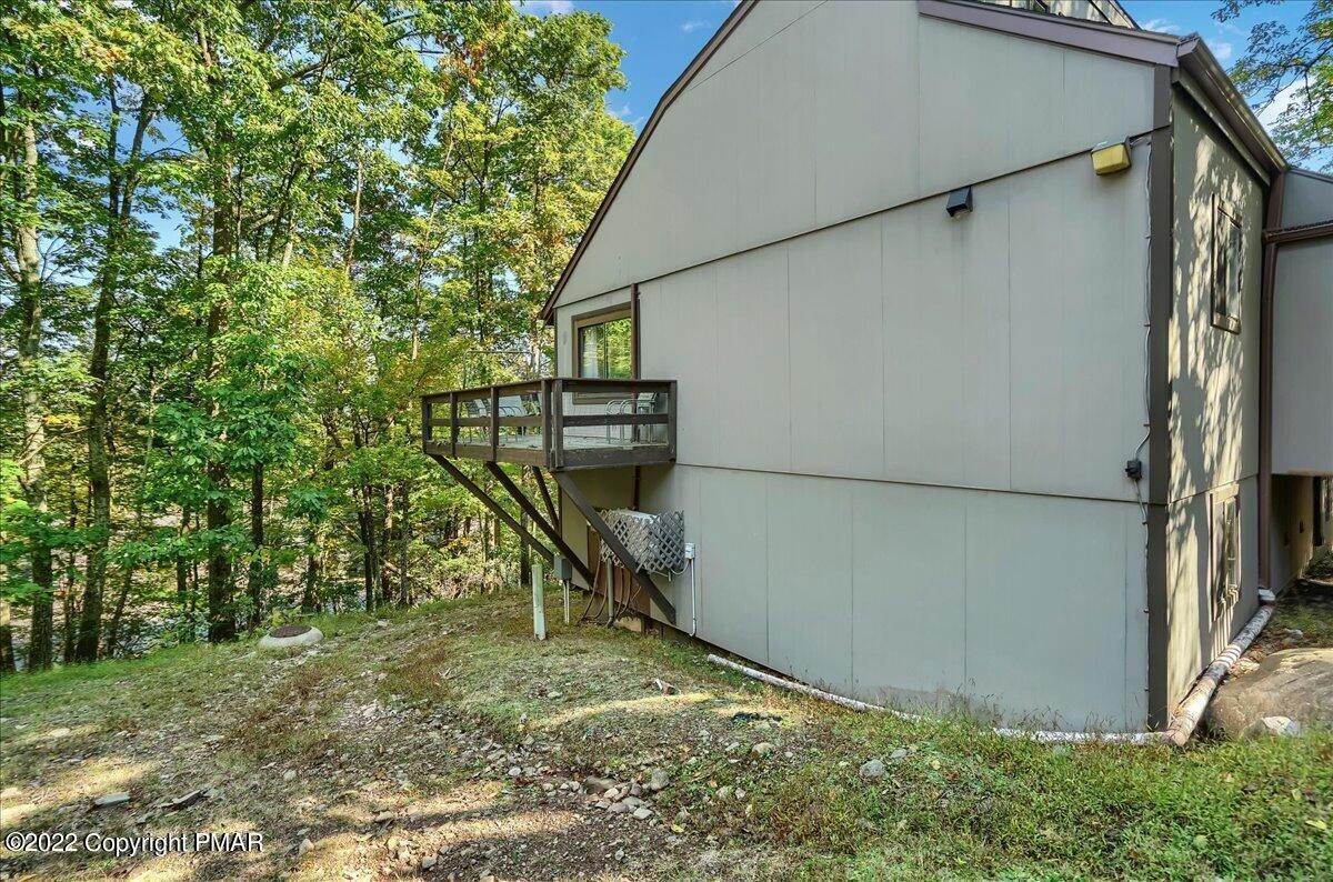 23. Single Family Homes for Sale at 140 Cross Country Ln Tannersville, Pennsylvania 18372 United States