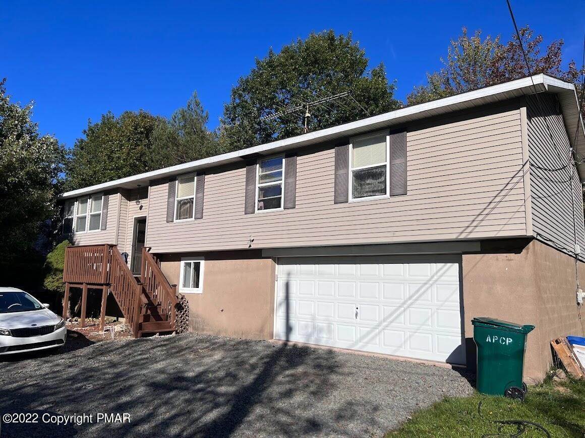 4. Single Family Homes for Sale at 225 Greenbriar Circle Tobyhanna, Pennsylvania 18466 United States