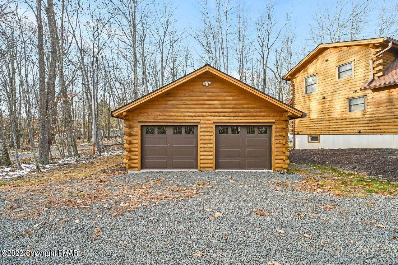 3. Single Family Homes for Sale at 327 Namanock Trail Pocono Lake, Pennsylvania 18347 United States