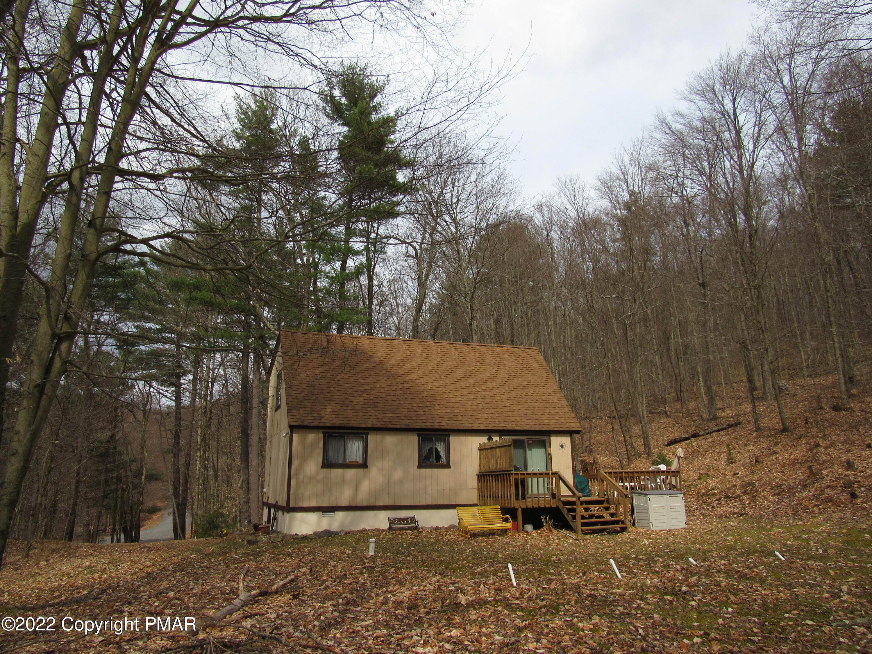 7. Single Family Homes for Sale at 5173 Autumn Lane Pocono Lake, Pennsylvania 18347 United States