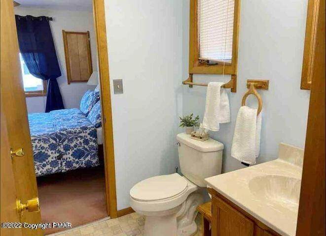 20. Single Family Homes for Sale at 176 Stafford Dr Bushkill, Pennsylvania 18324 United States