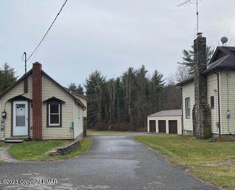 15. Single Family Homes for Sale at 558 Effort Neola Road Brodheadsville, Pennsylvania 18322 United States