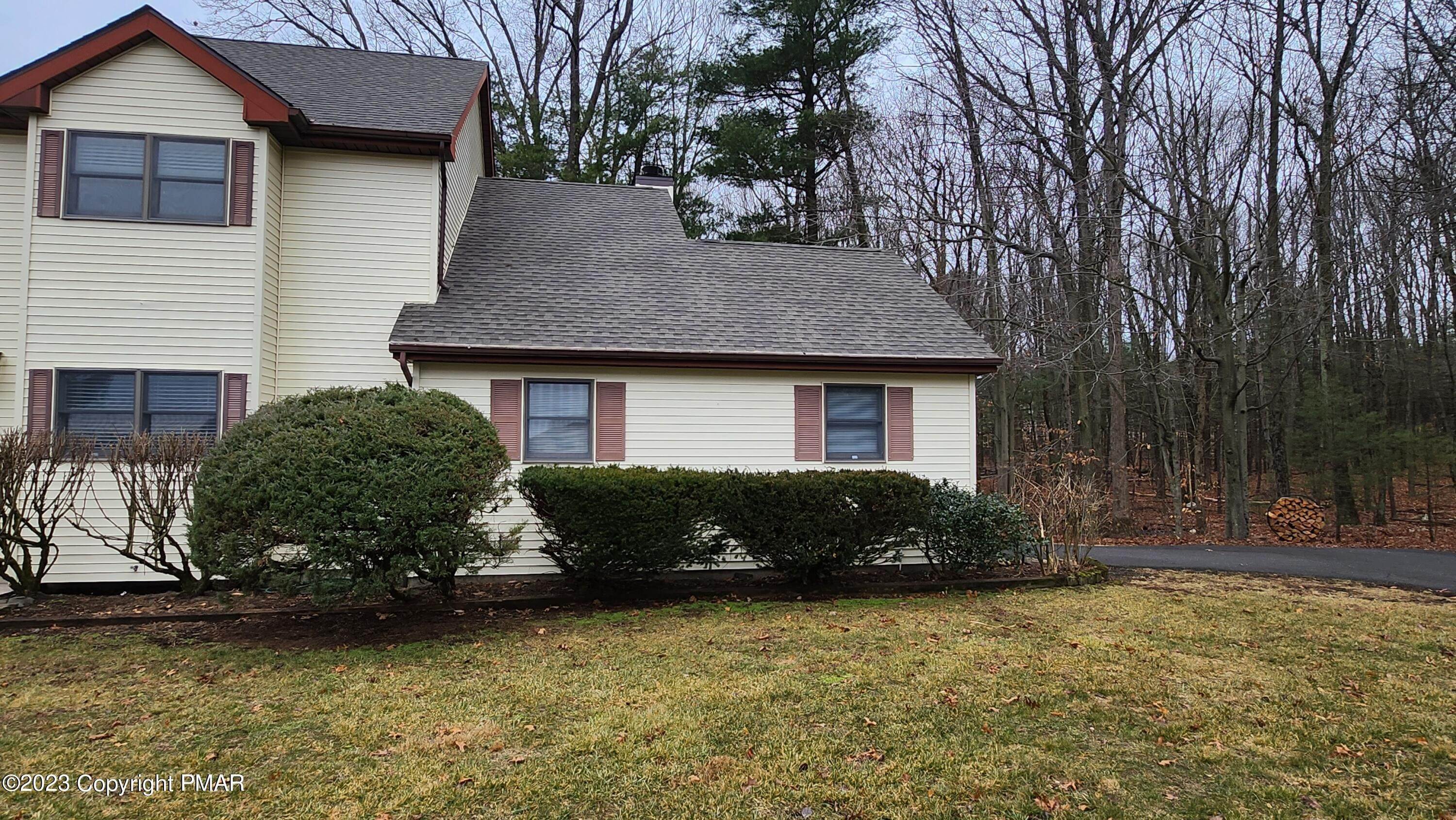 2. Single Family Homes for Sale at 8 Country Glen Lane Effort, Pennsylvania 18330 United States