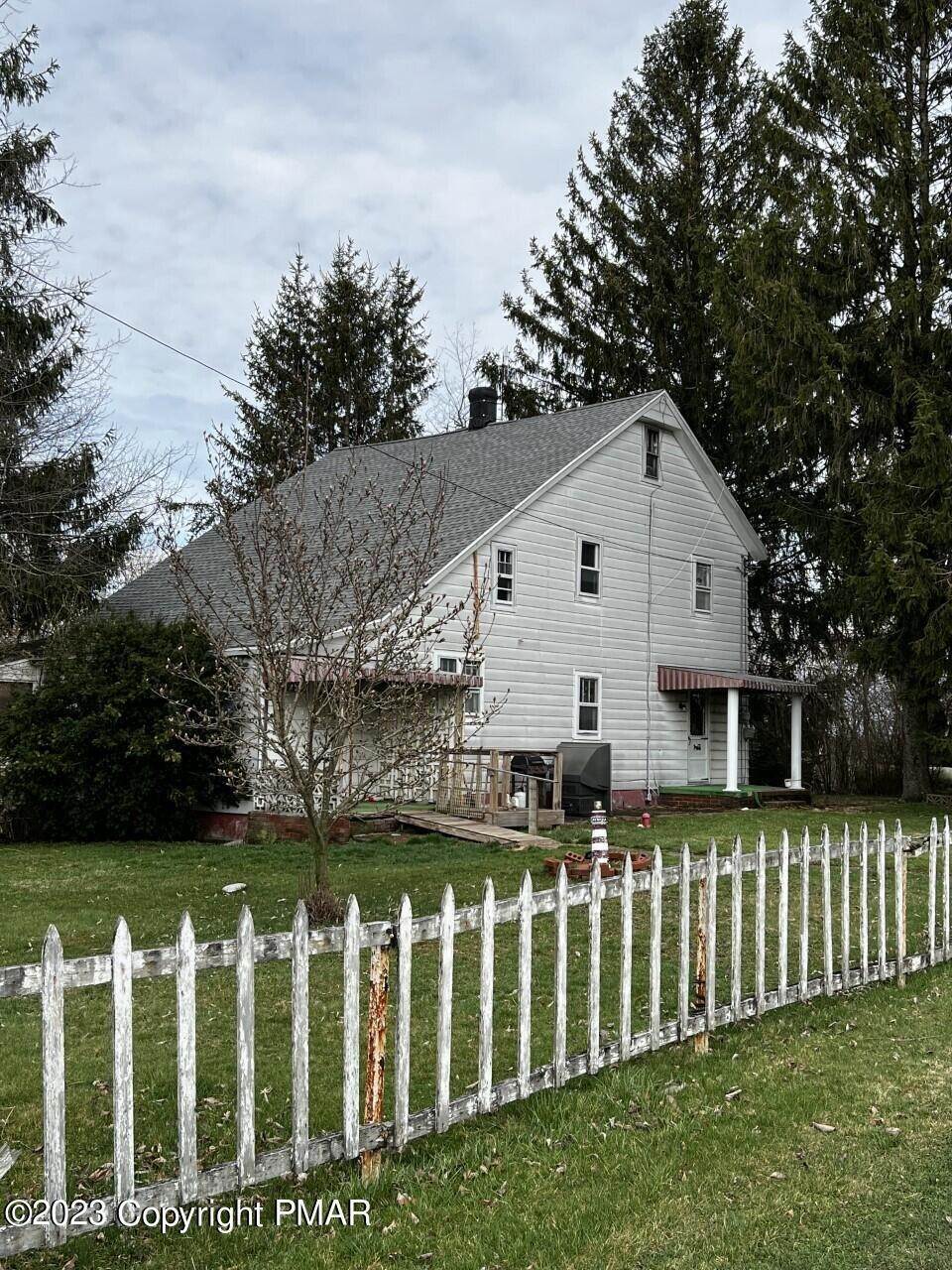 Single Family Homes for Sale at 36 North Street Oneida, Pennsylvania 18242 United States