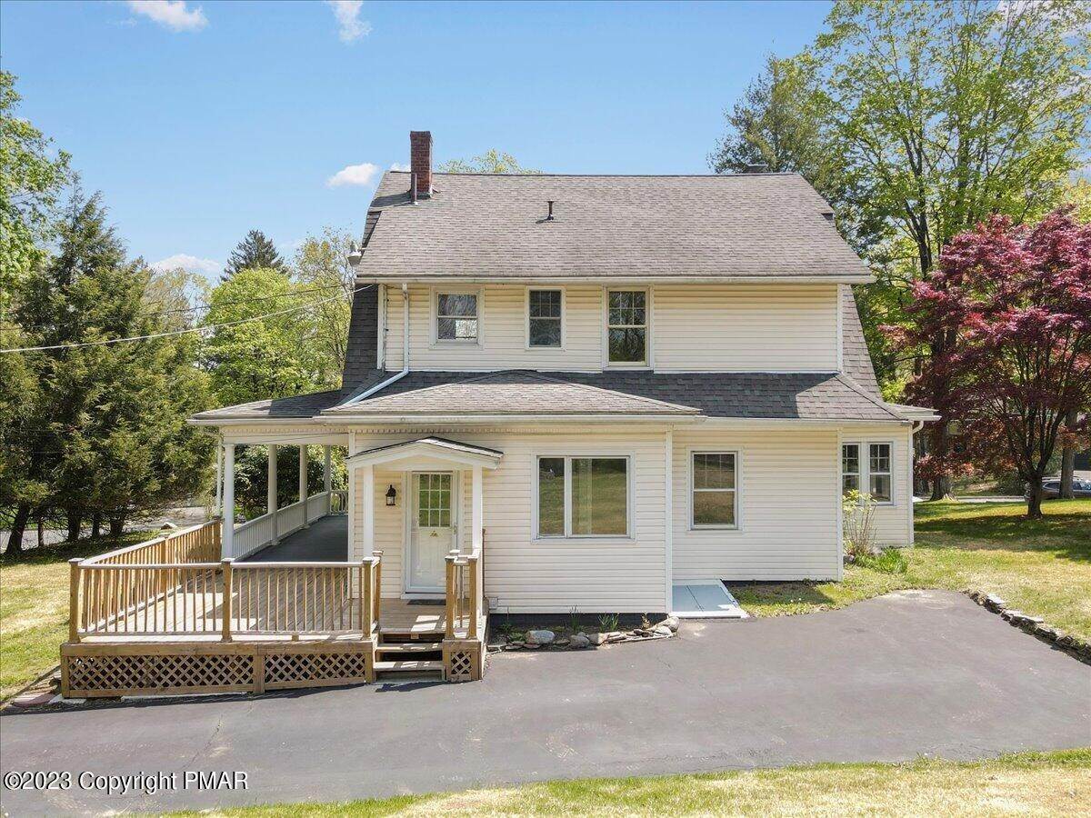 16. Single Family Homes for Sale at 9 Club Court Stroudsburg, Pennsylvania 18360 United States