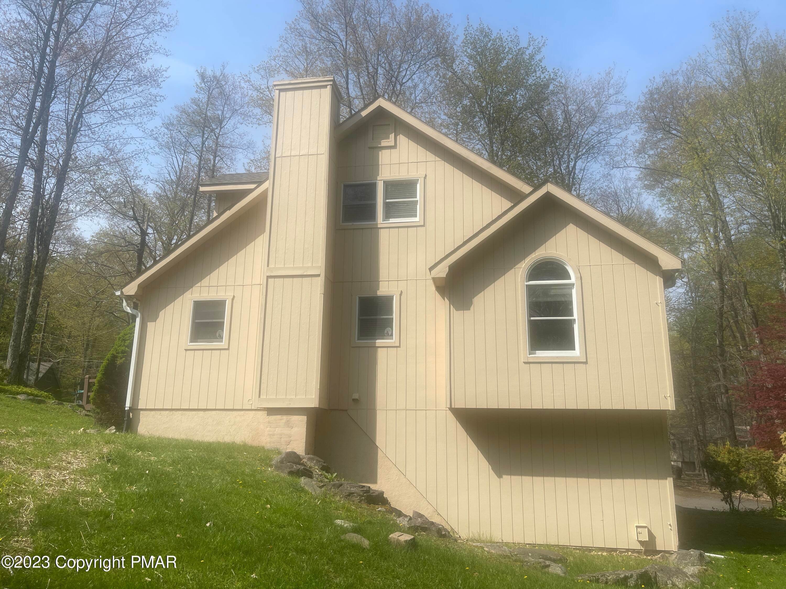 47. Single Family Homes for Sale at 130 Fawn Road Pocono Lake, Pennsylvania 18347 United States