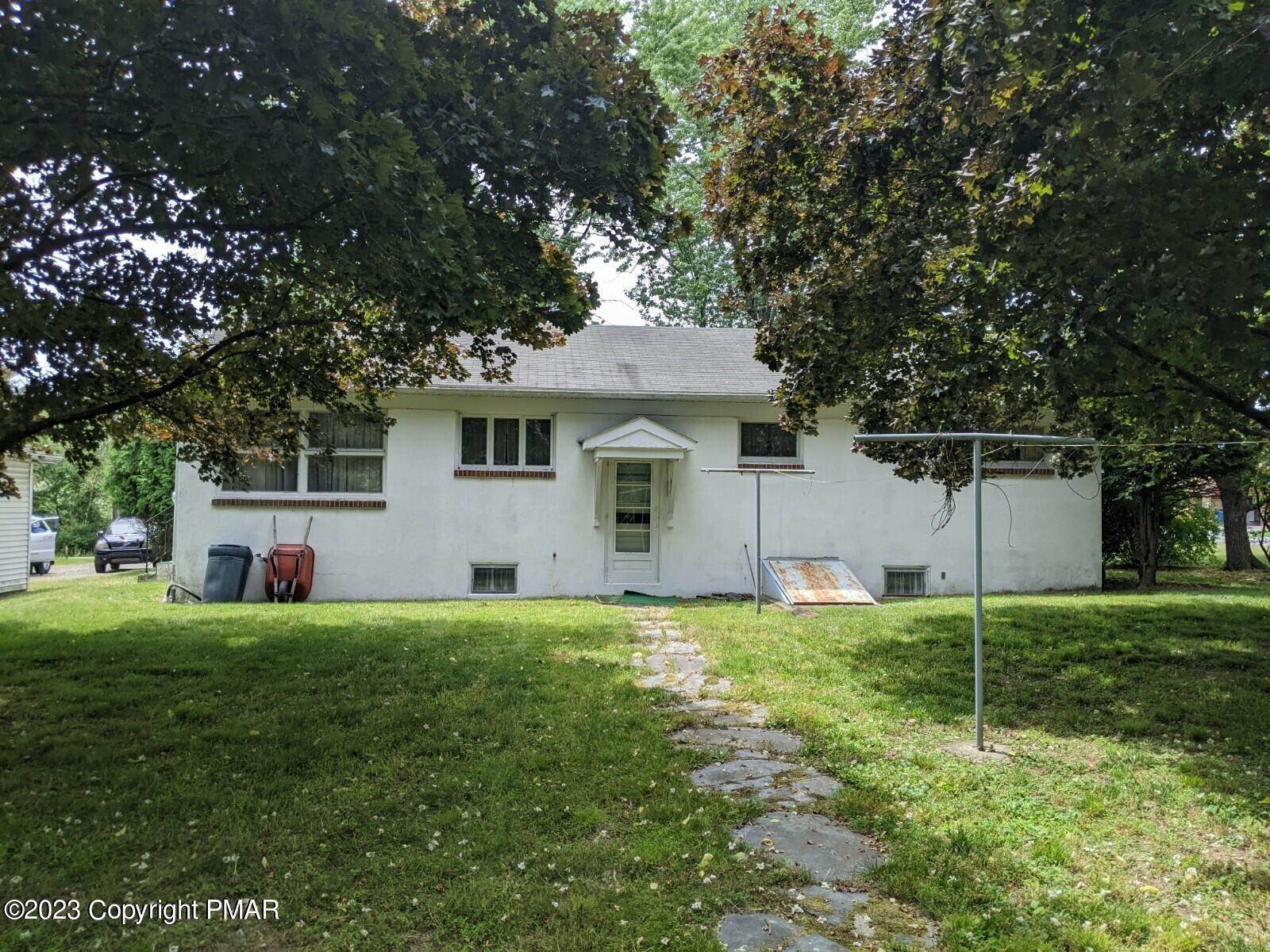 4. Single Family Homes for Sale at 232 Rodenbach Lane Brodheadsville, Pennsylvania 18322 United States