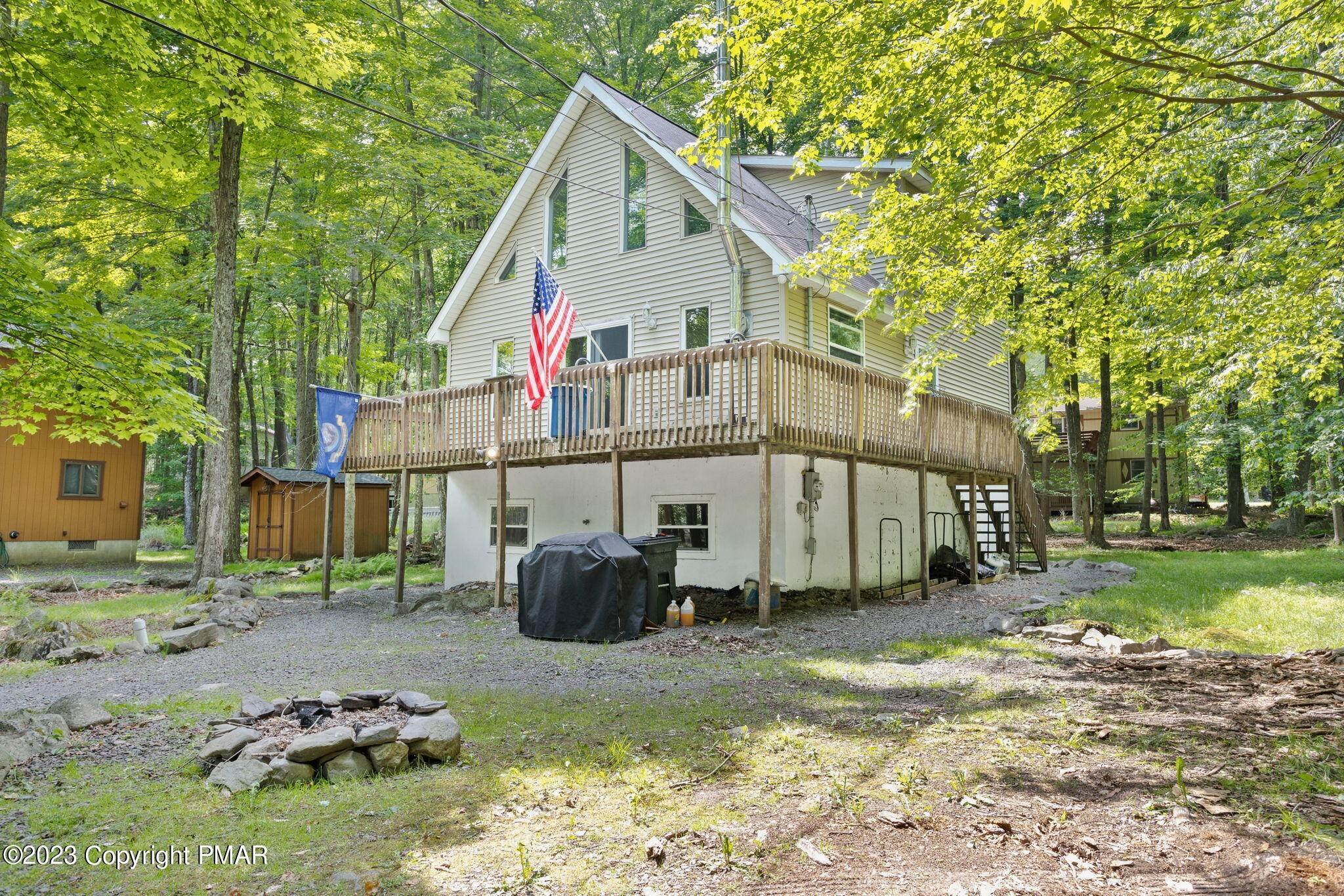 3. Single Family Homes for Sale at 281 Wyalusing Drive Pocono Lake, Pennsylvania 18347 United States