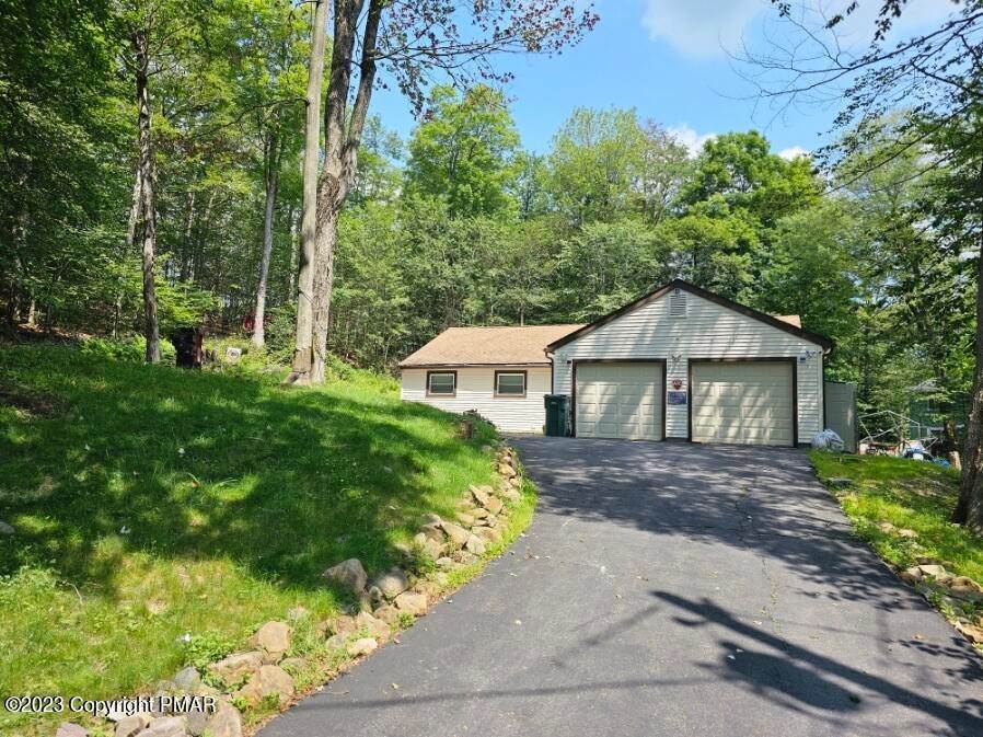 Single Family Homes for Sale at 9386 Fairmount Way Tobyhanna, Pennsylvania 18466 United States
