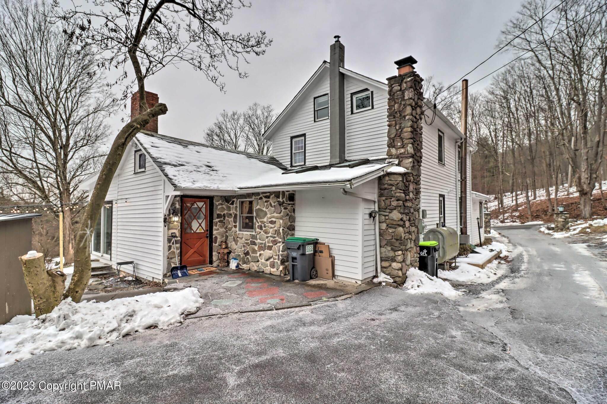 3. Single Family Homes for Sale at 338 N Easton Belmont Pike Stroudsburg, Pennsylvania 18360 United States