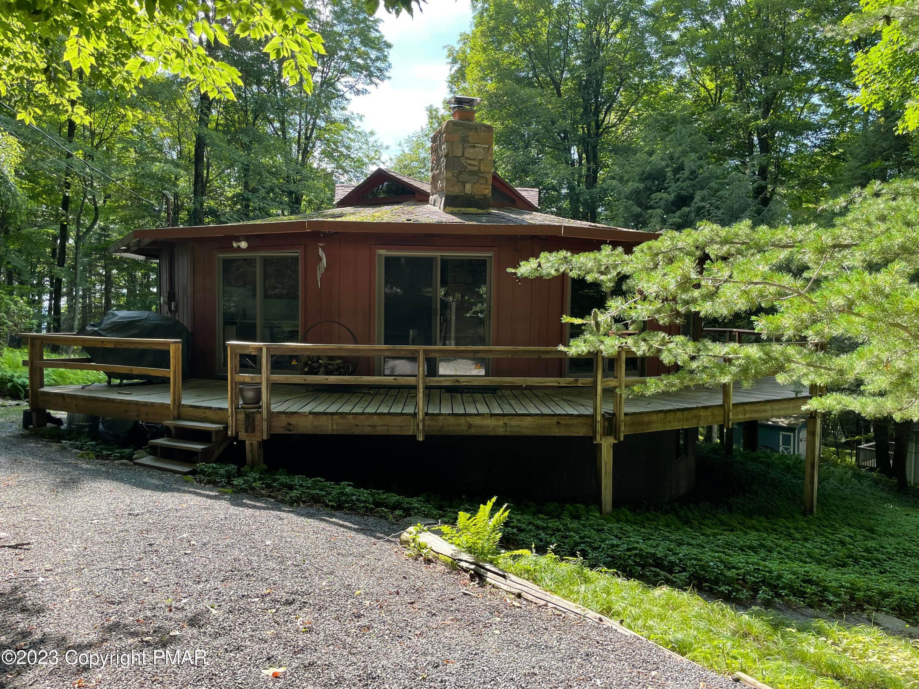 6. Single Family Homes for Sale at 360 Fawn Road Pocono Lake, Pennsylvania 18347 United States