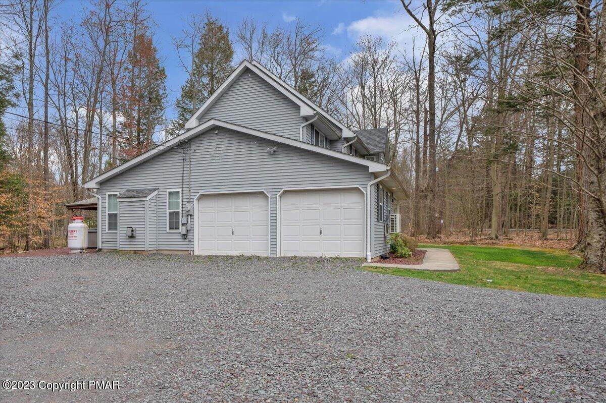 3. Single Family Homes for Sale at 106 Cranberry Drive Blakeslee, Pennsylvania 18610 United States
