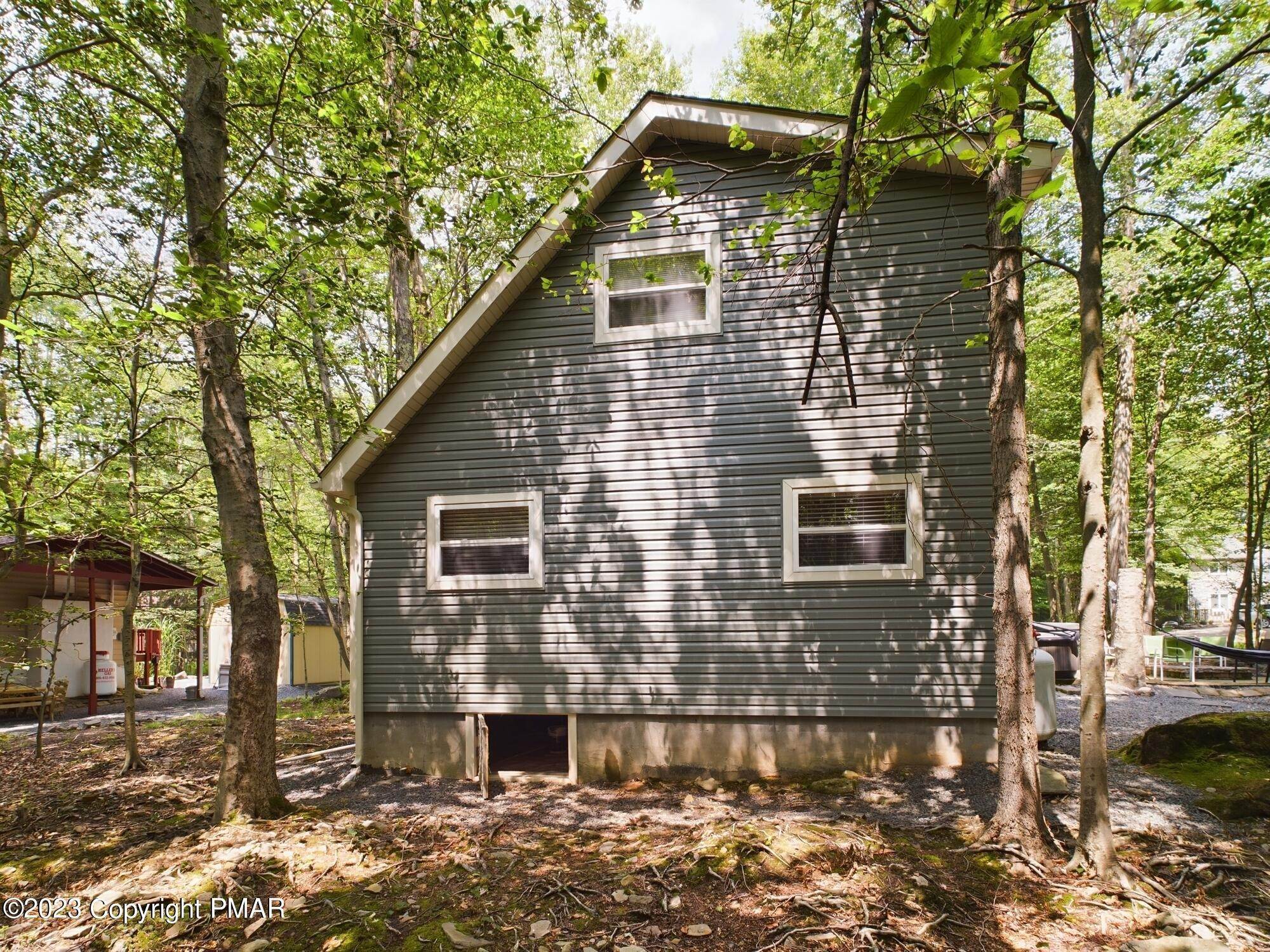 12. Single Family Homes for Sale at 284 Wyalusing Drive Pocono Lake, Pennsylvania 18347 United States
