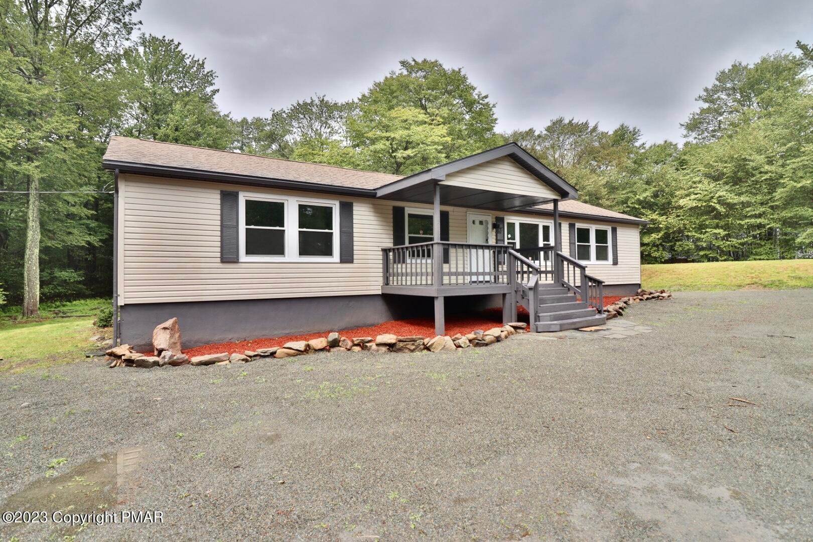 4. Single Family Homes for Sale at 160 Ryans Road Tobyhanna, Pennsylvania 18466 United States