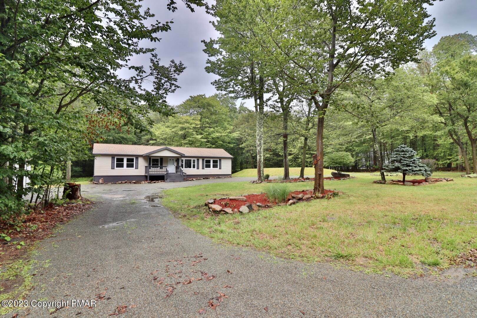 10. Single Family Homes for Sale at 160 Ryans Road Tobyhanna, Pennsylvania 18466 United States