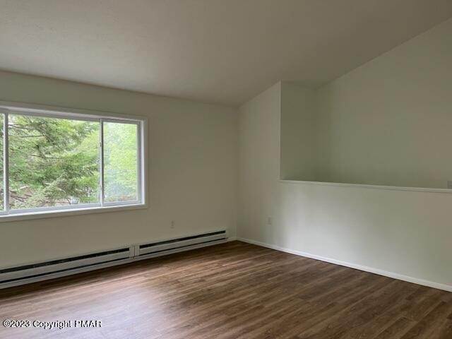 11. Single Family Homes for Sale at 1436 Waterfront Drive Tobyhanna, Pennsylvania 18466 United States