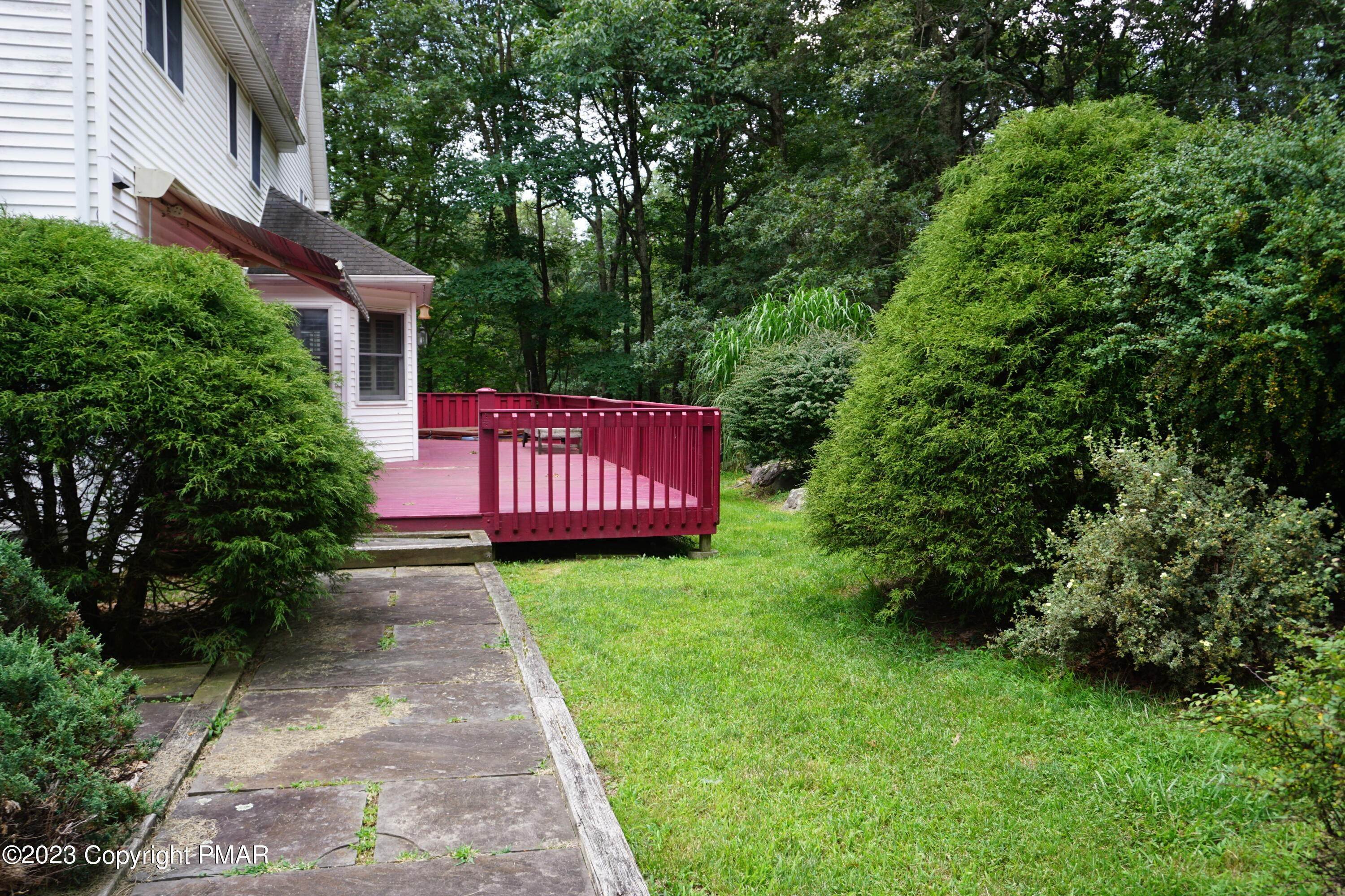 28. Single Family Homes for Sale at 113 Ponder Lane Scotrun, Pennsylvania 18355 United States