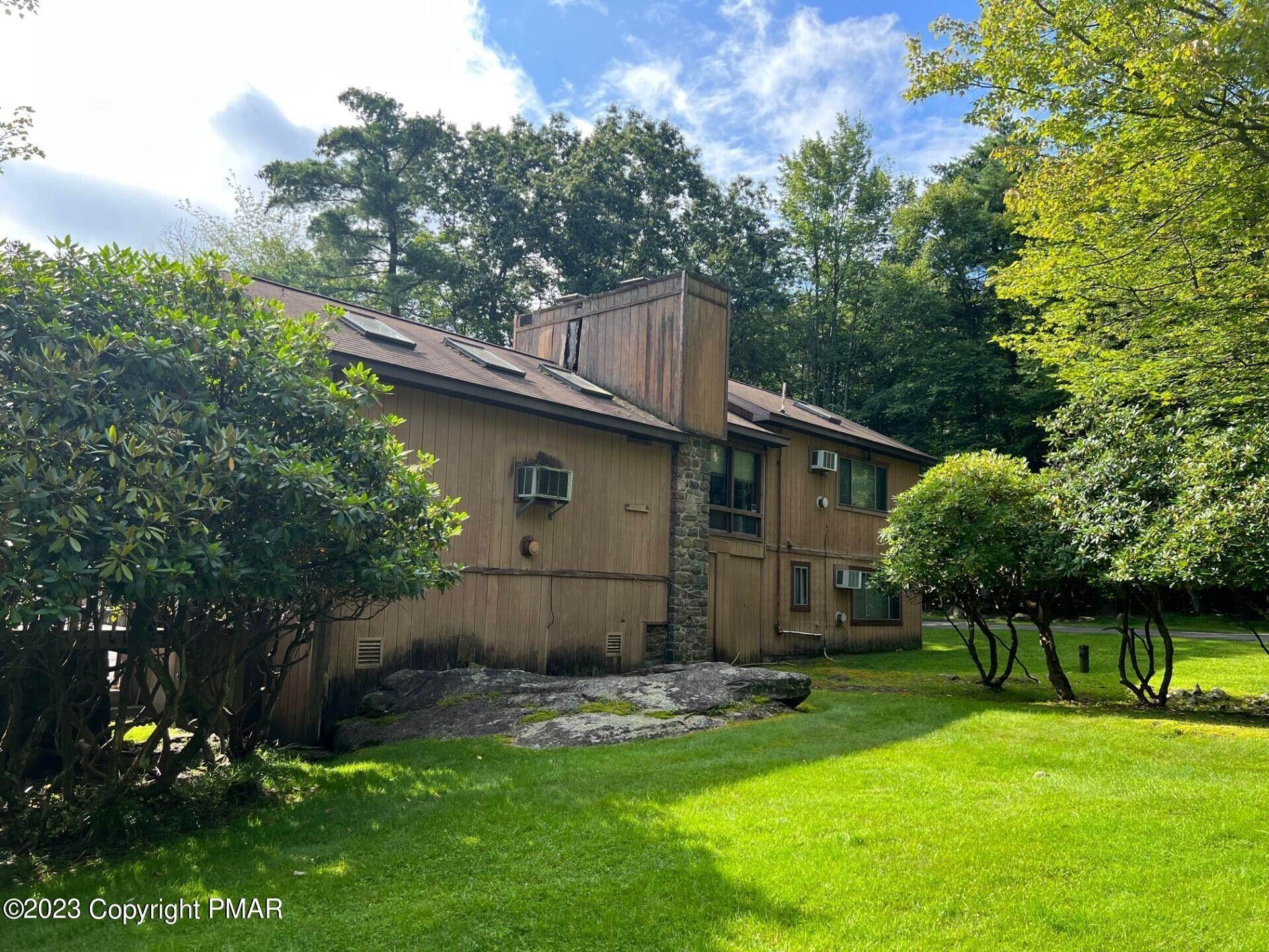 33. Single Family Homes for Sale at 245 S Lake Drive Lake Harmony, Pennsylvania 18624 United States