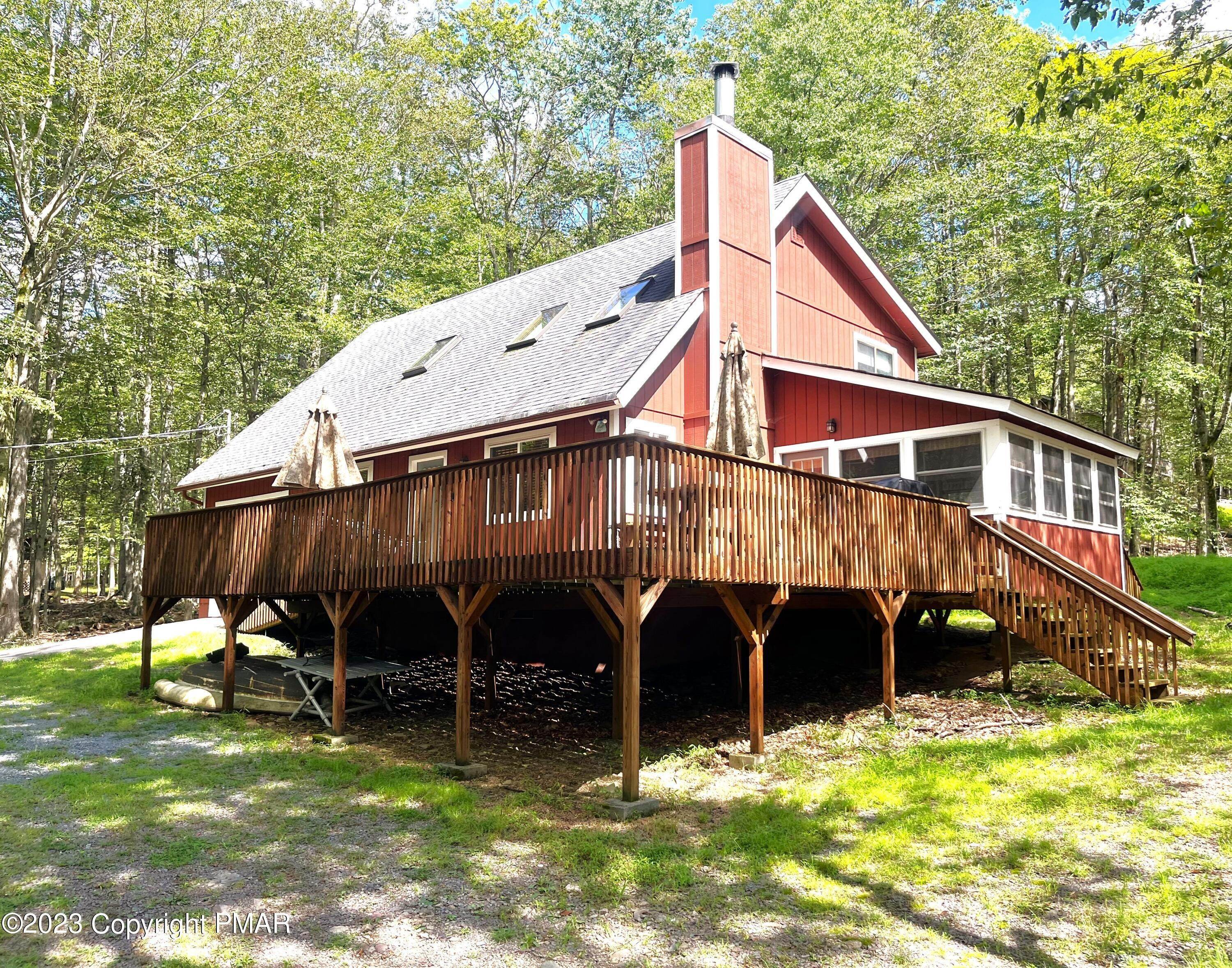 2. Single Family Homes for Sale at 202 Mountain View Drive Pocono Lake, Pennsylvania 18347 United States
