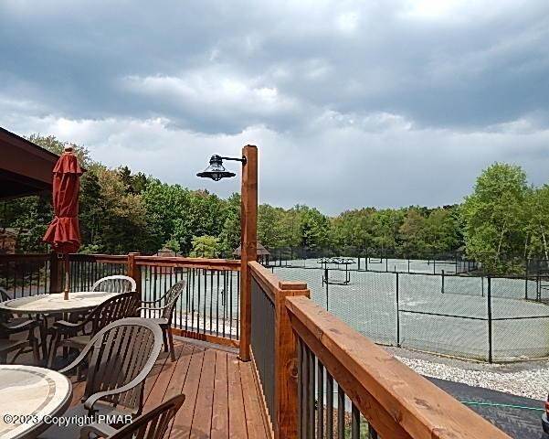 27. Single Family Homes for Sale at 115 Timber Crest Court Pocono Pines, Pennsylvania 18350 United States