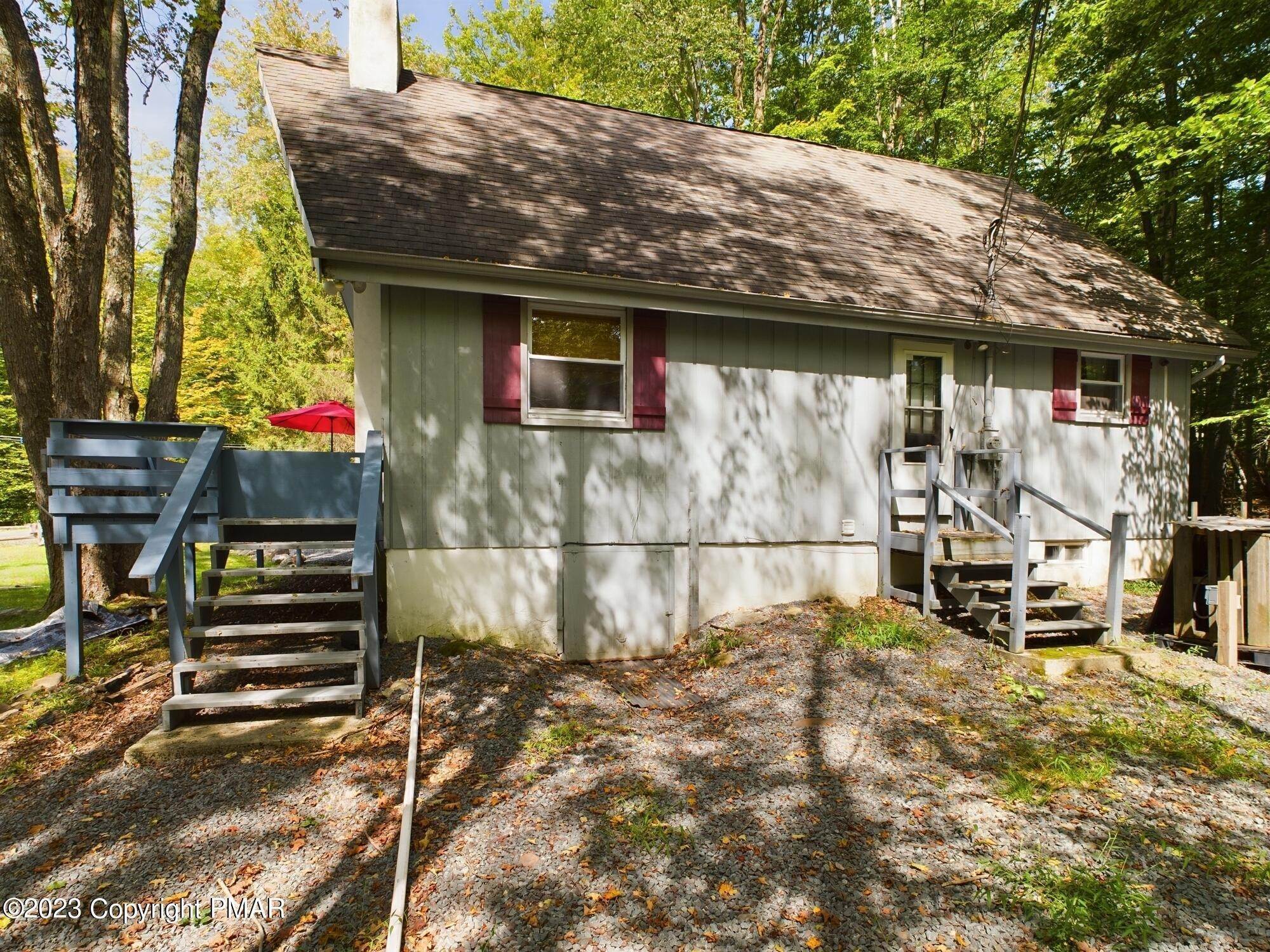 32. Single Family Homes for Sale at 134 Tenicum Trail Pocono Lake, Pennsylvania 18347 United States