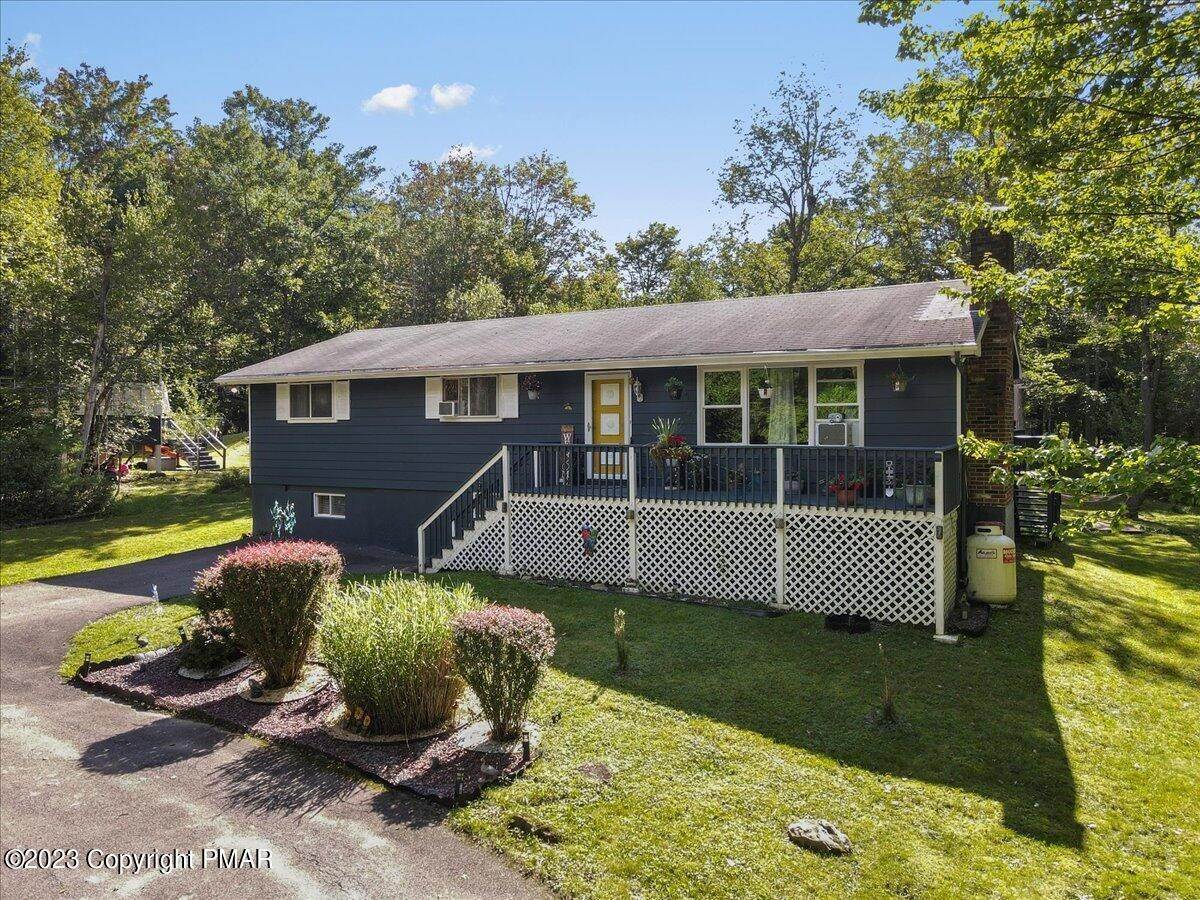 Single Family Homes for Sale at 124 Shawnee Drive Pocono Lake, Pennsylvania 18347 United States