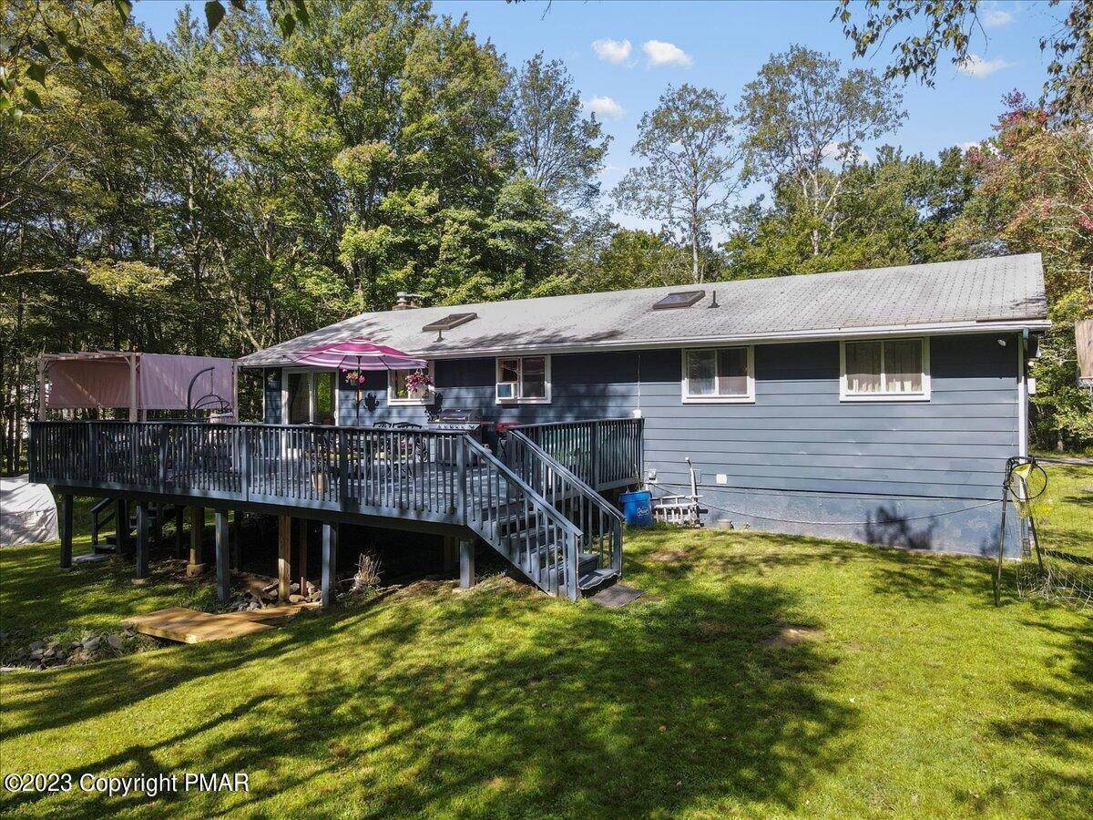 48. Single Family Homes for Sale at 124 Shawnee Drive Pocono Lake, Pennsylvania 18347 United States