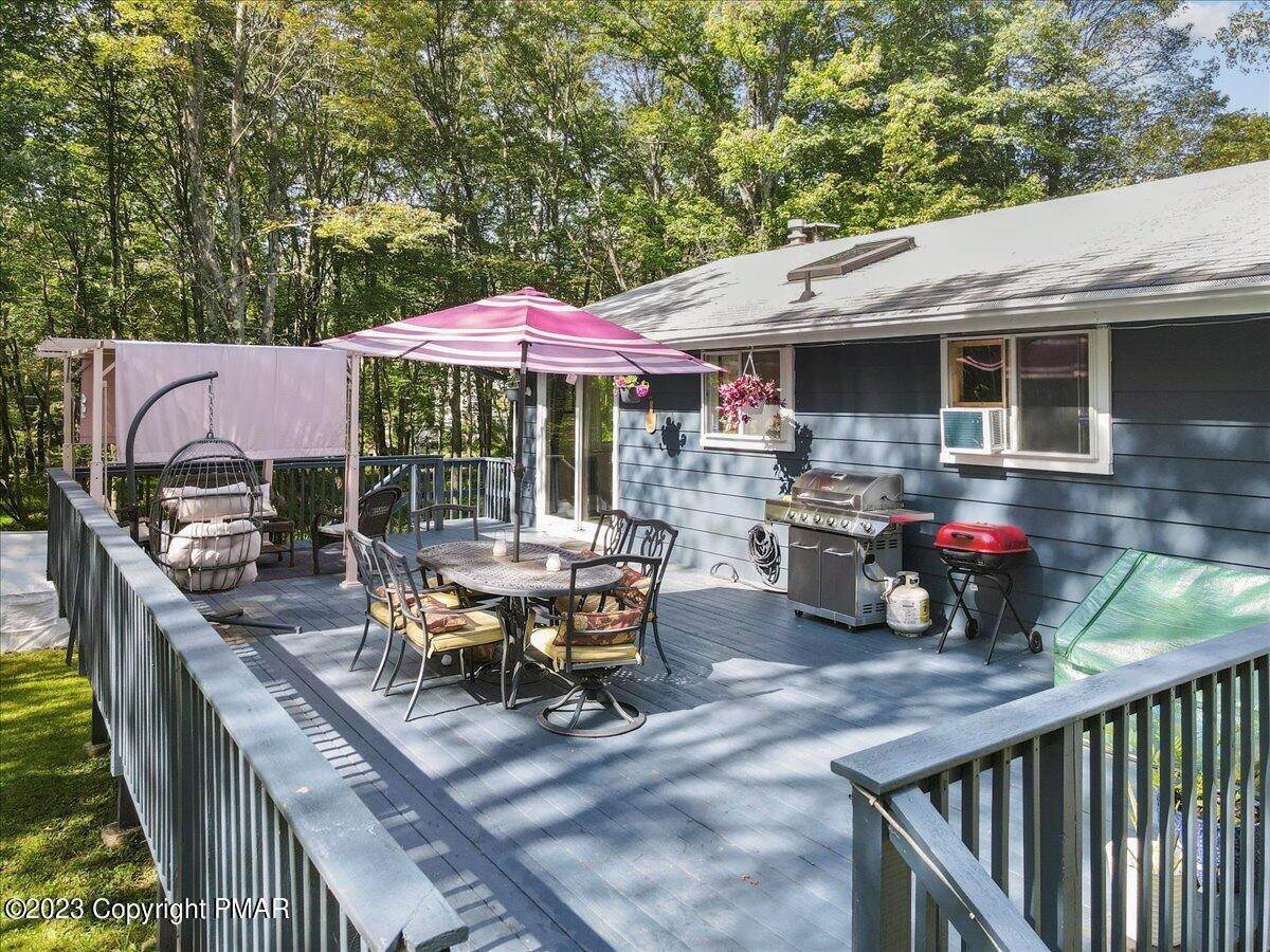 49. Single Family Homes for Sale at 124 Shawnee Drive Pocono Lake, Pennsylvania 18347 United States