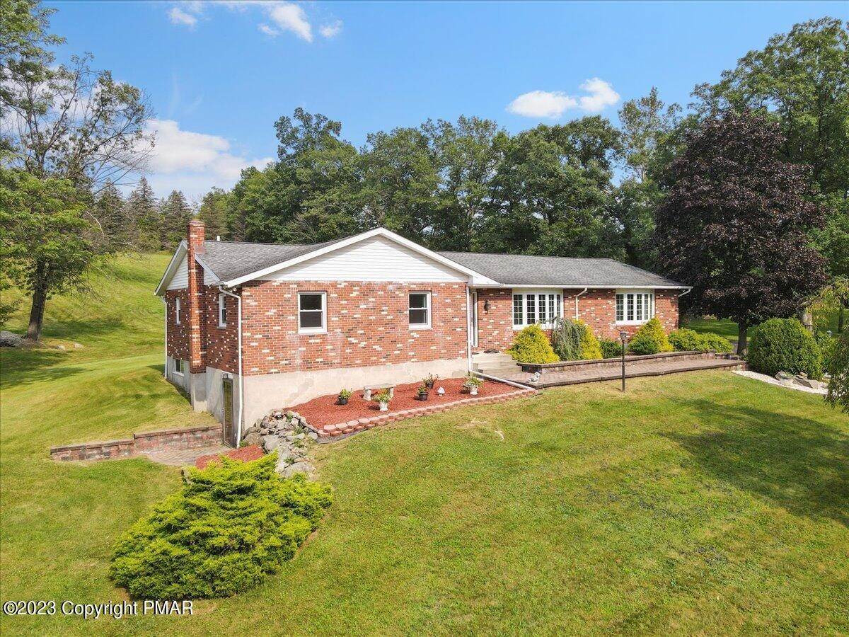 4. Single Family Homes for Sale at 5714 Neola Road Stroudsburg, Pennsylvania 18360 United States