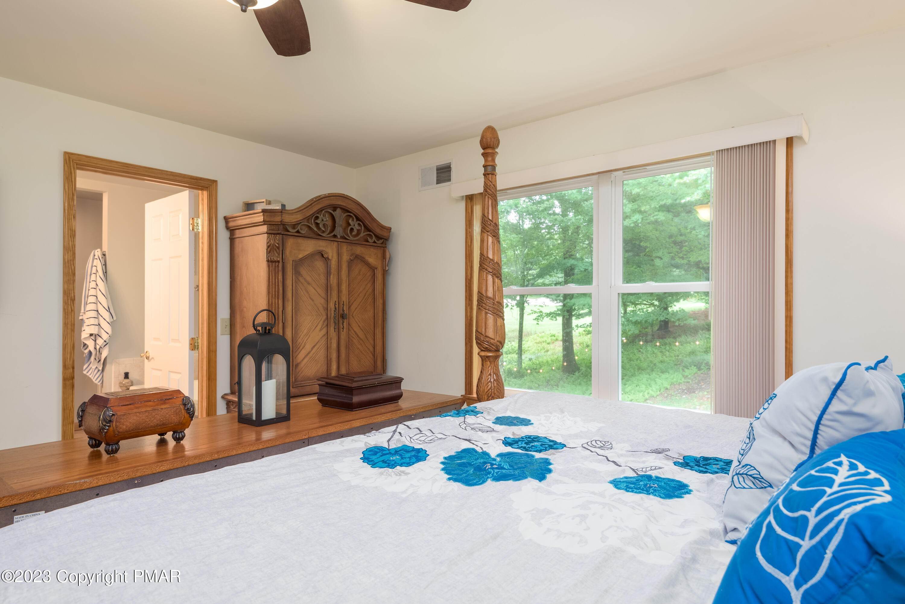 18. Single Family Homes for Sale at 104 Wolf Hollow Road Lake Harmony, Pennsylvania 18624 United States