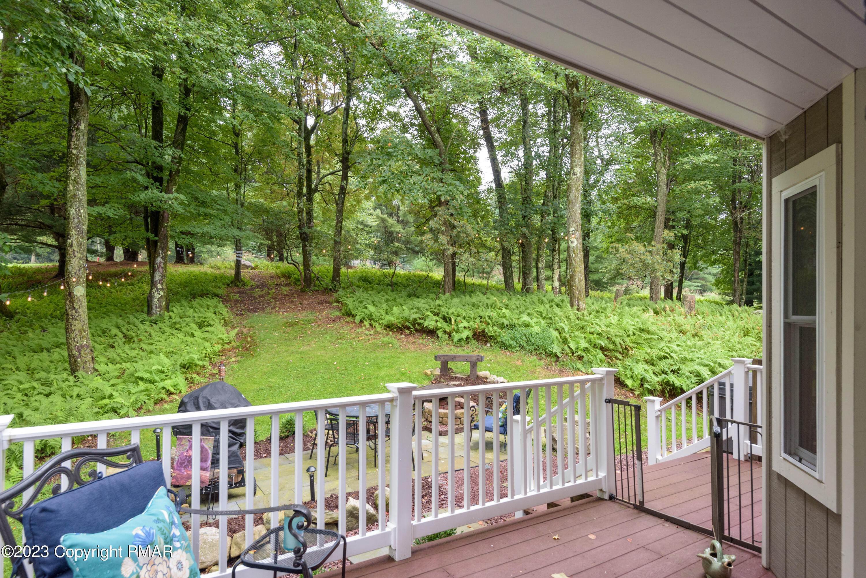 31. Single Family Homes for Sale at 104 Wolf Hollow Road Lake Harmony, Pennsylvania 18624 United States