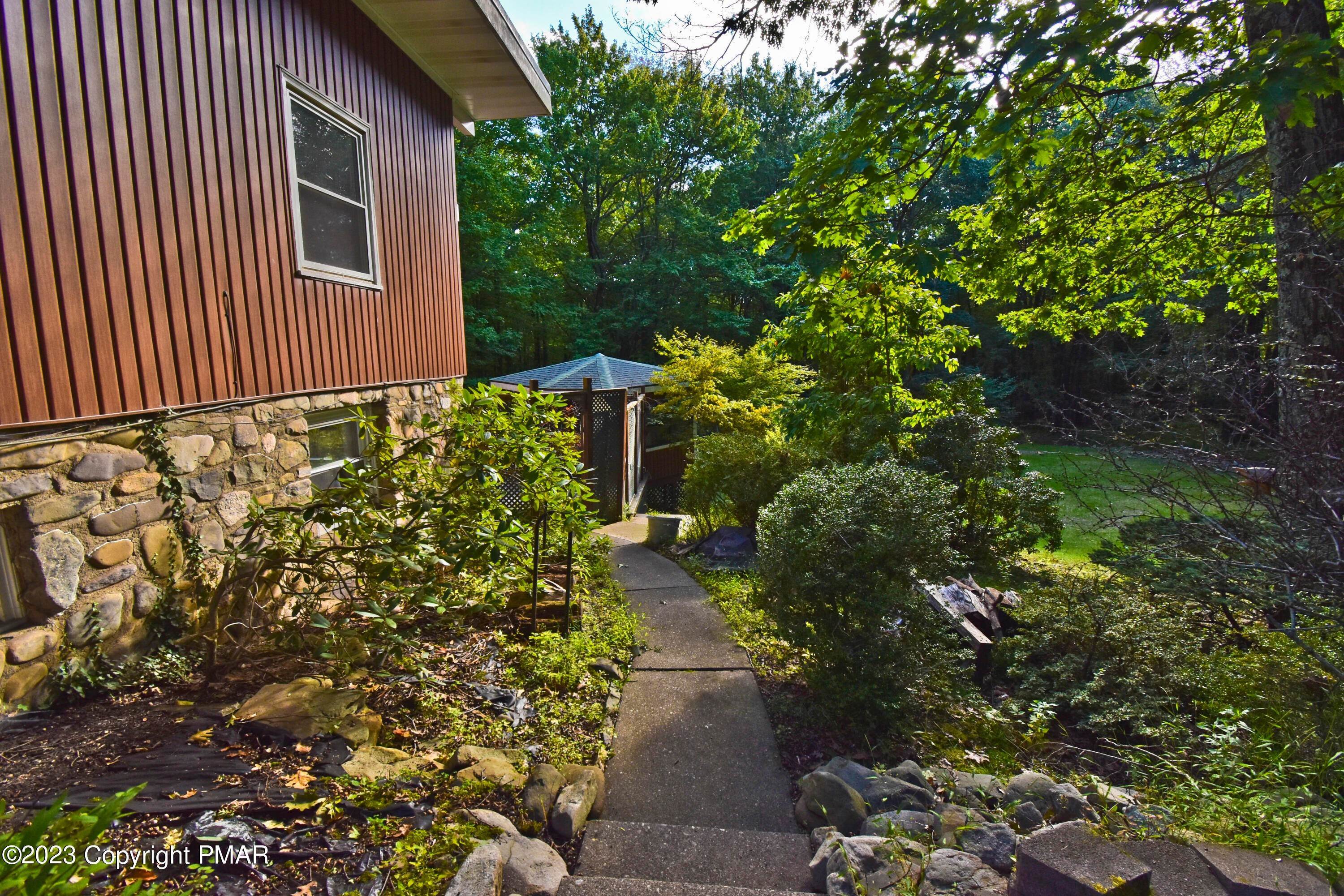58. Single Family Homes for Sale at 141 Winona Road Mount Pocono, Pennsylvania 18344 United States