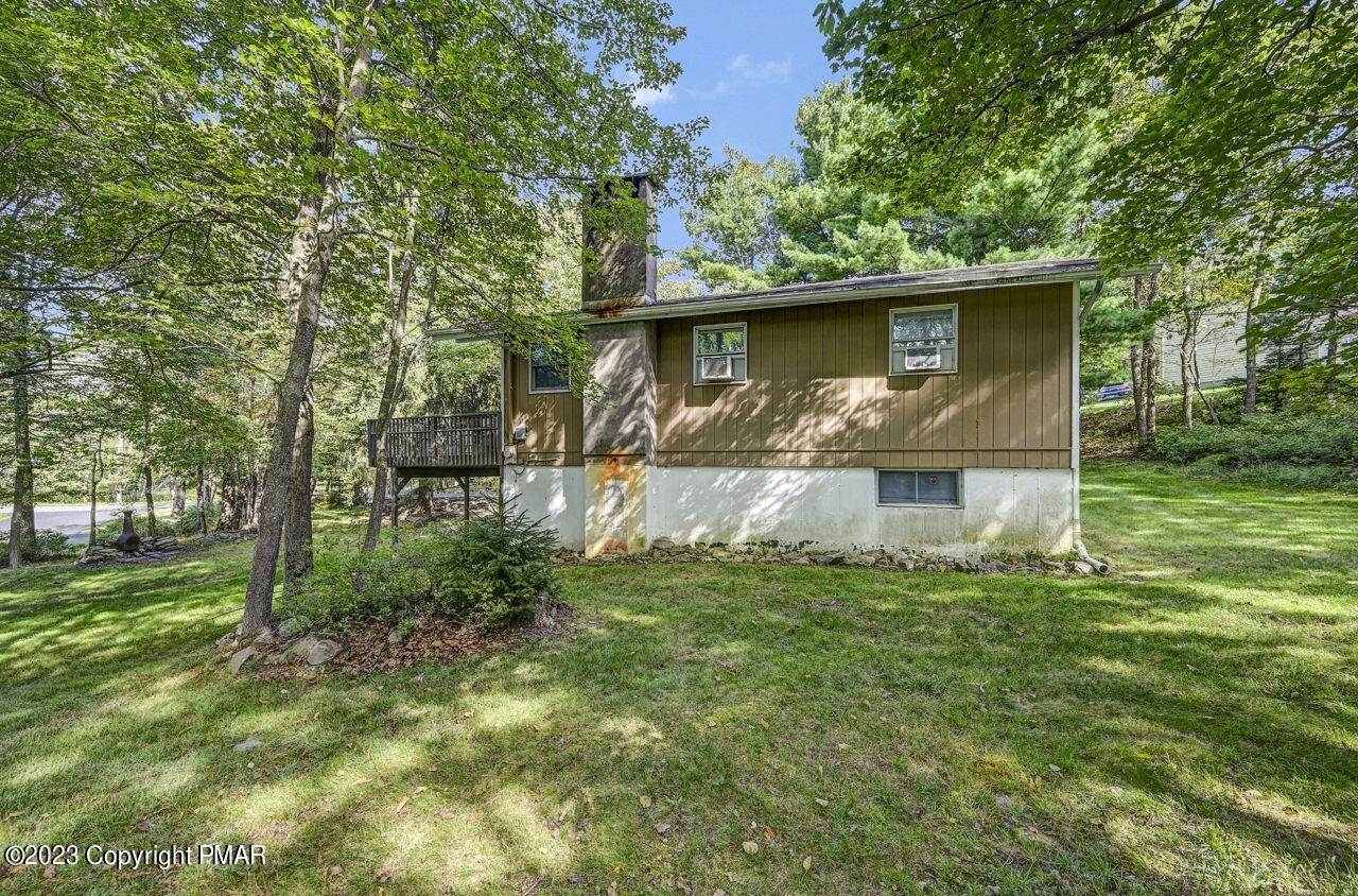 48. Single Family Homes for Sale at 1046 Clover Road Long Pond, Pennsylvania 18334 United States