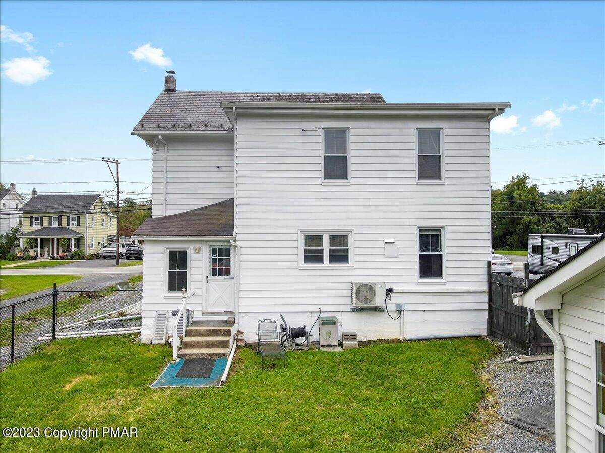 35. Single Family Homes for Sale at 2916 N Delaware Drive Mount Bethel, Pennsylvania 18343 United States