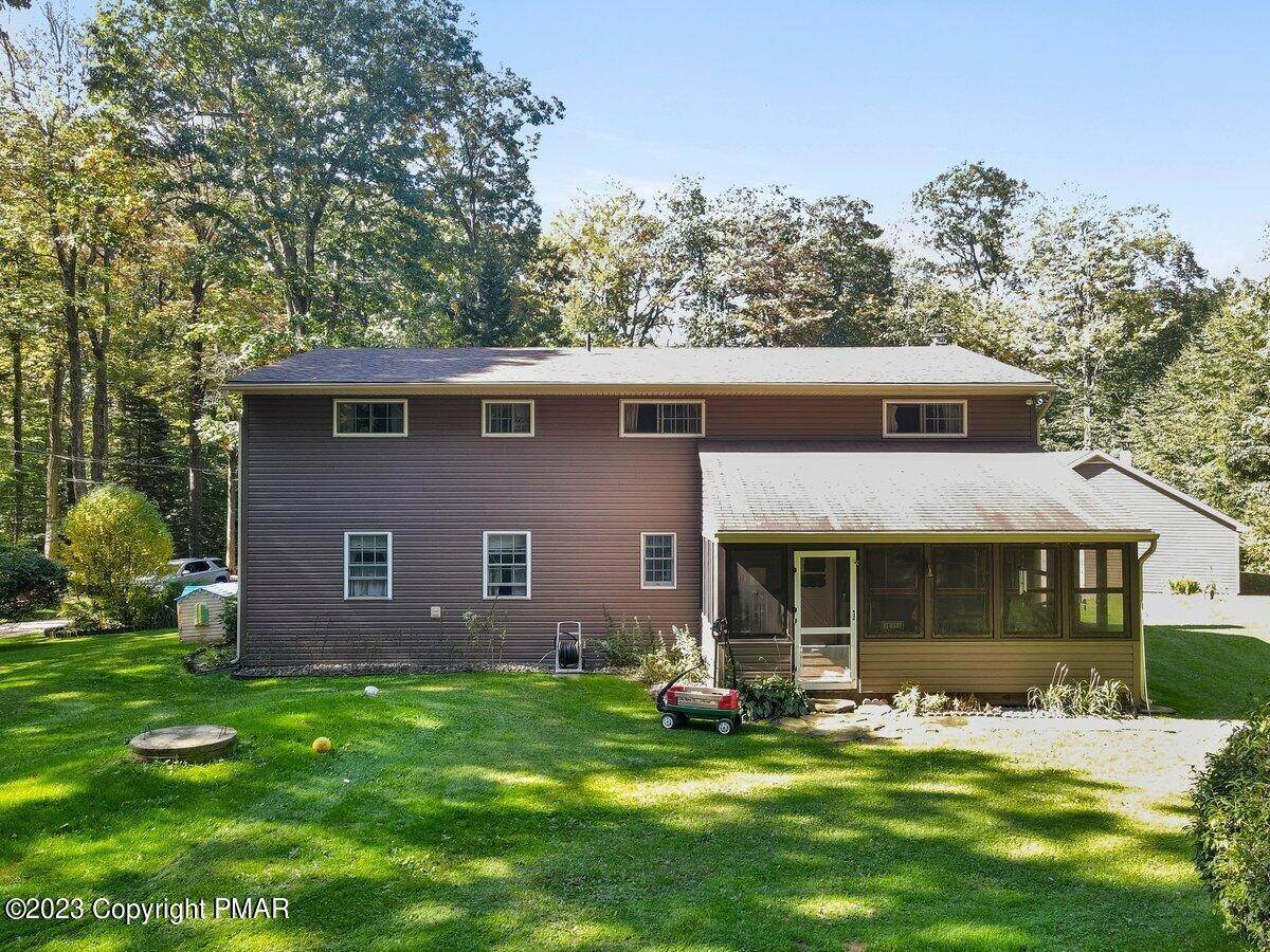 11. Single Family Homes for Sale at 117 Halls Lane Long Pond, Pennsylvania 18334 United States